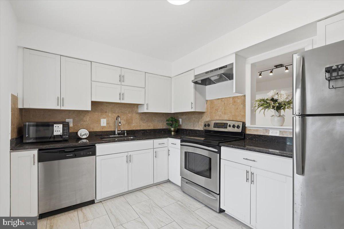 WILLIAMSTOWN - Residential