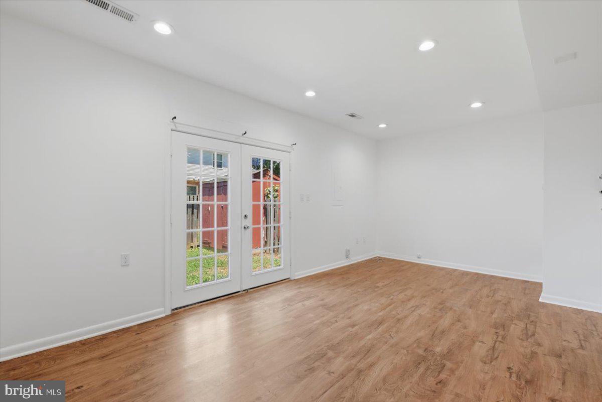 WILLIAMSTOWN - Residential