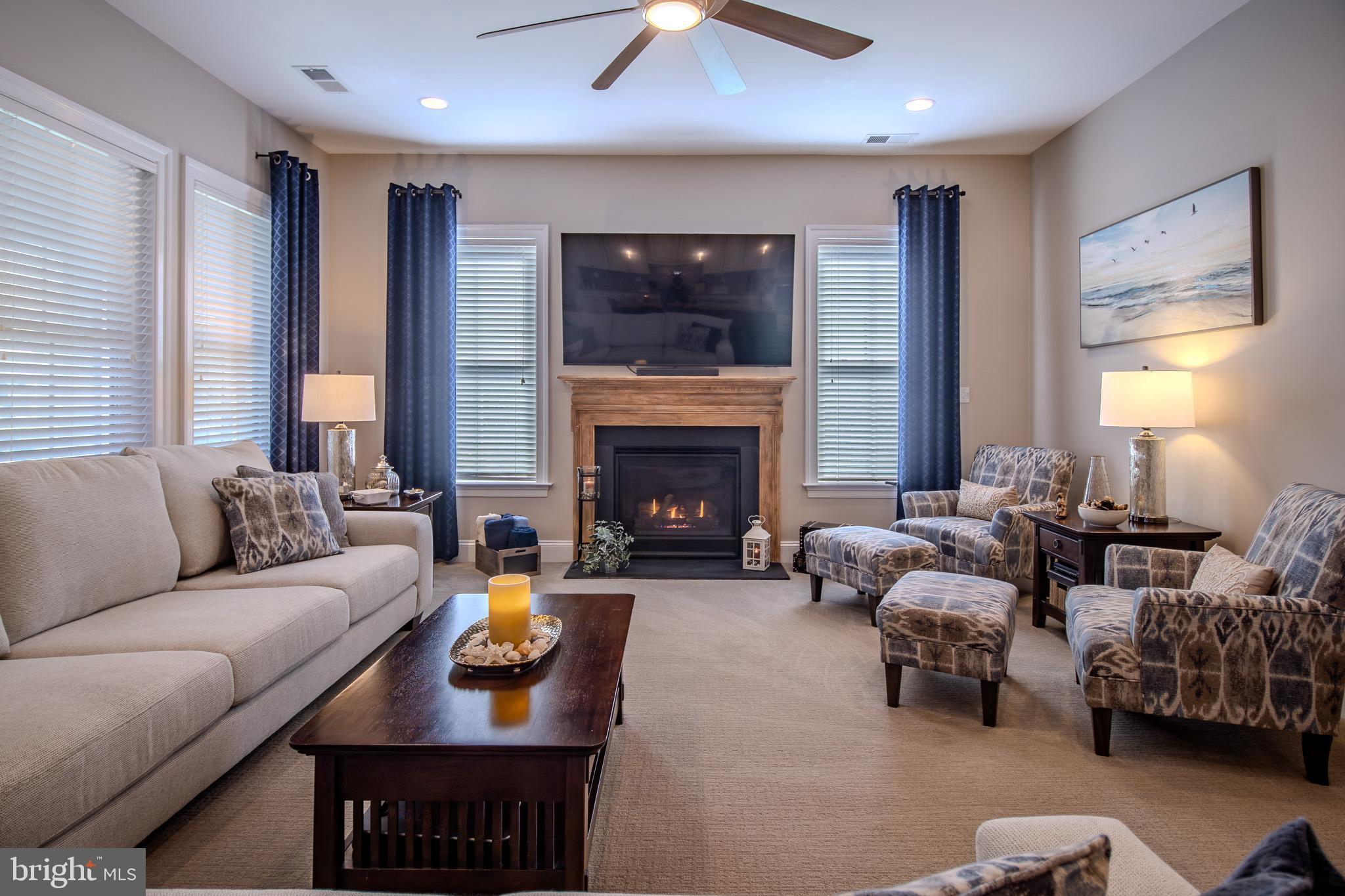 BAY COLONY - Residential