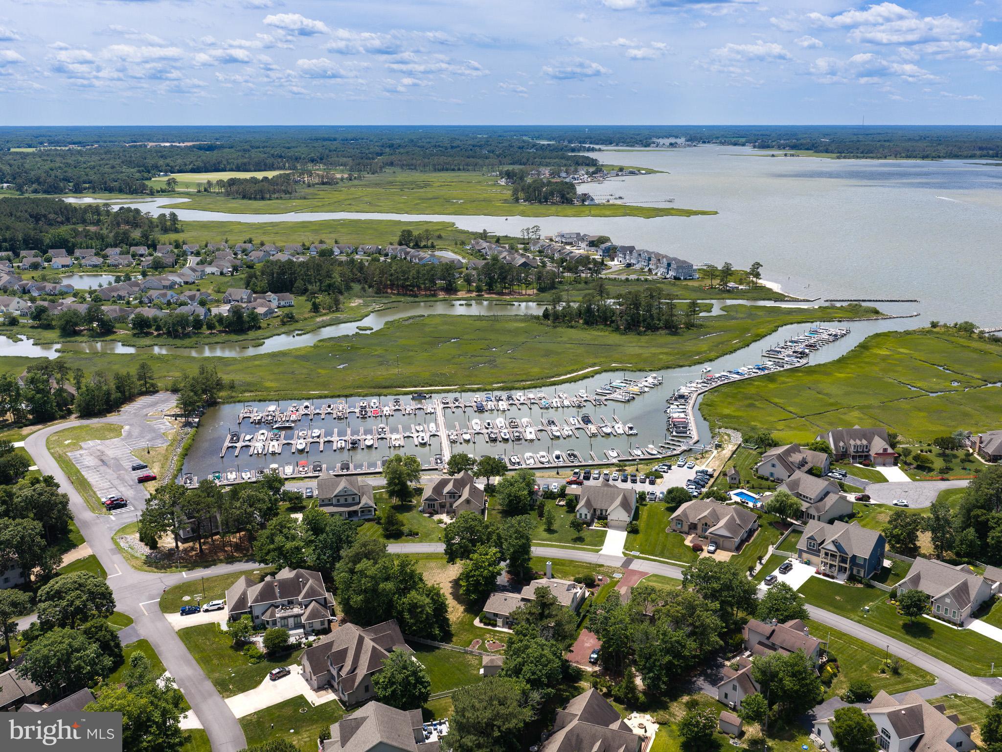 BAY COLONY - Residential