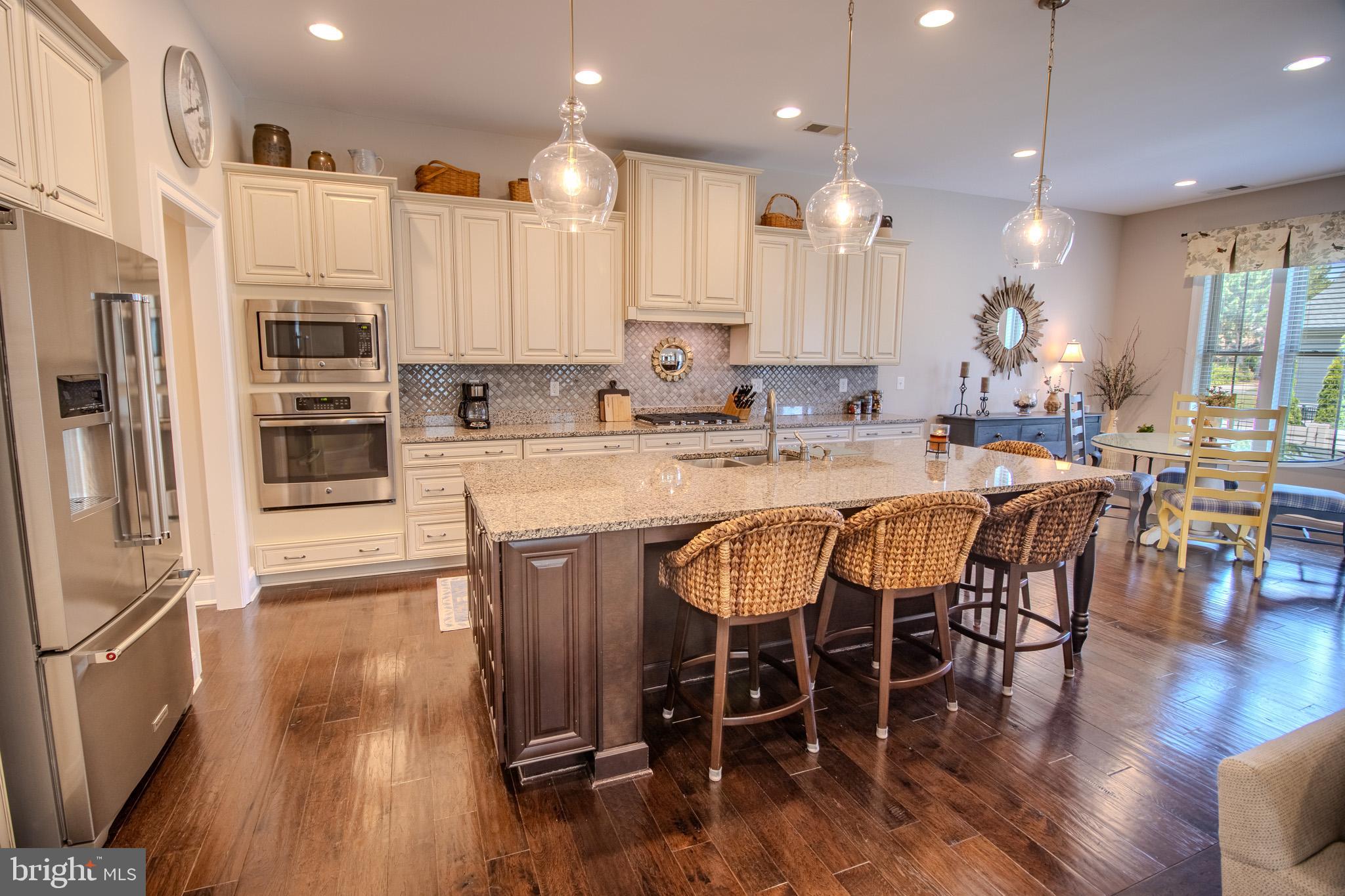 BAY COLONY - Residential