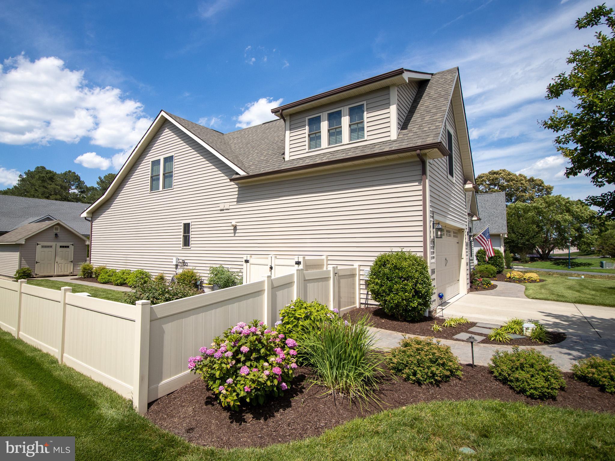 BAY COLONY - Residential