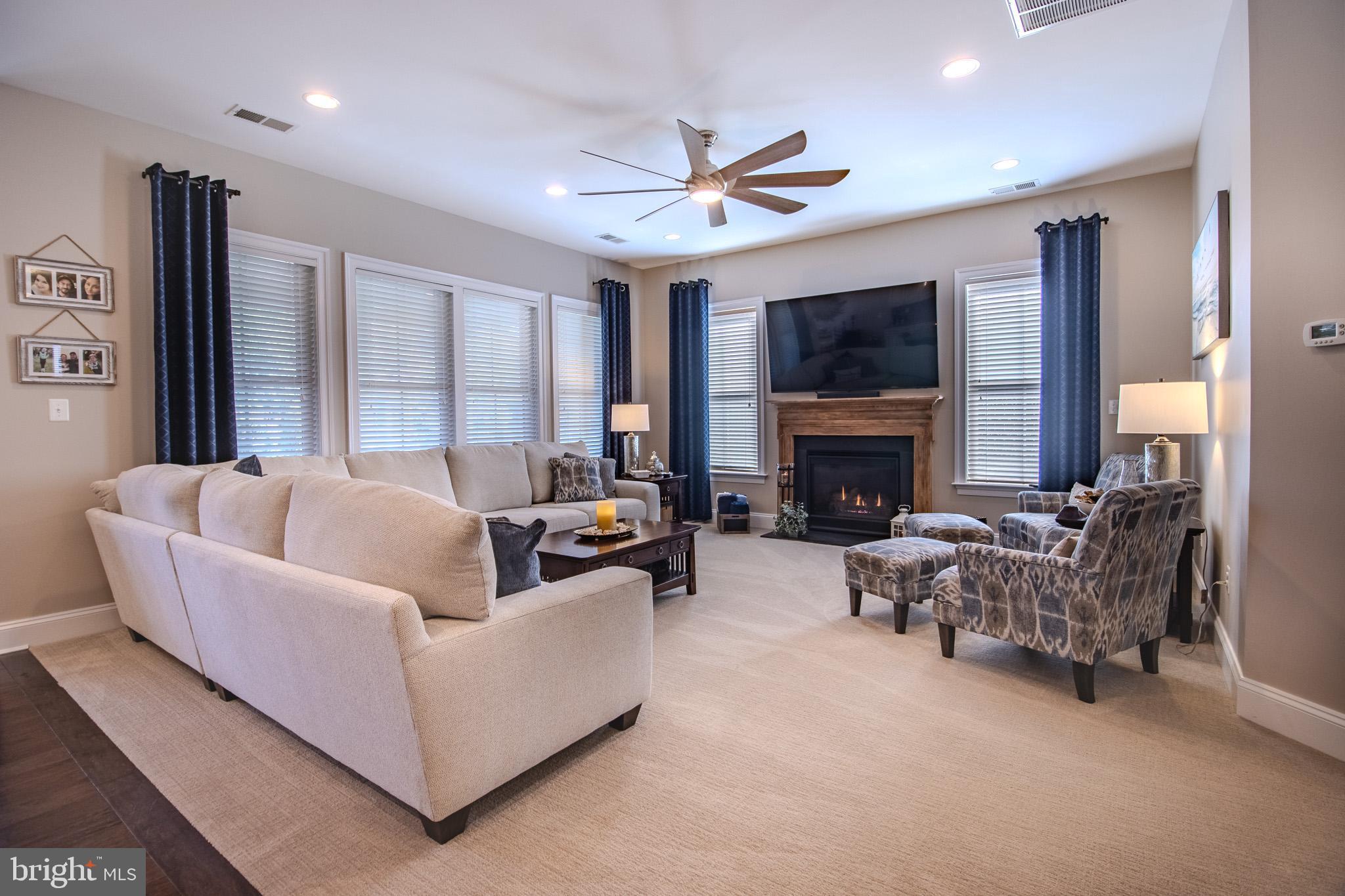 BAY COLONY - Residential