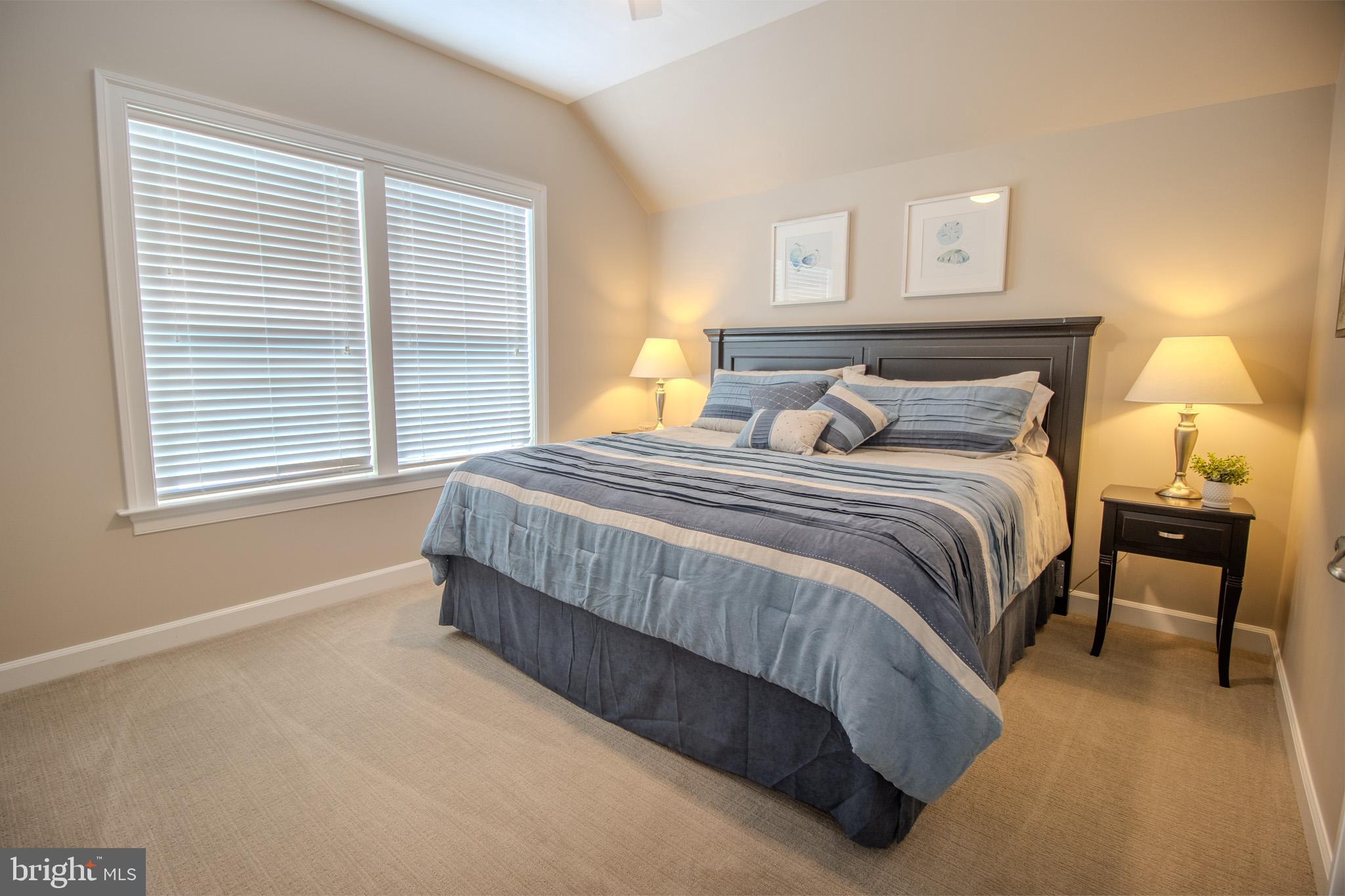 BAY COLONY - Residential
