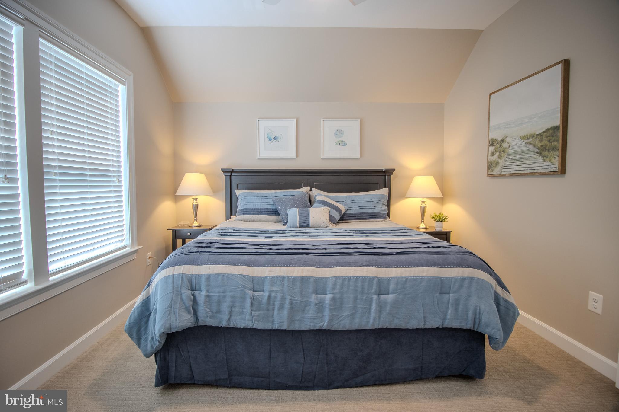 BAY COLONY - Residential
