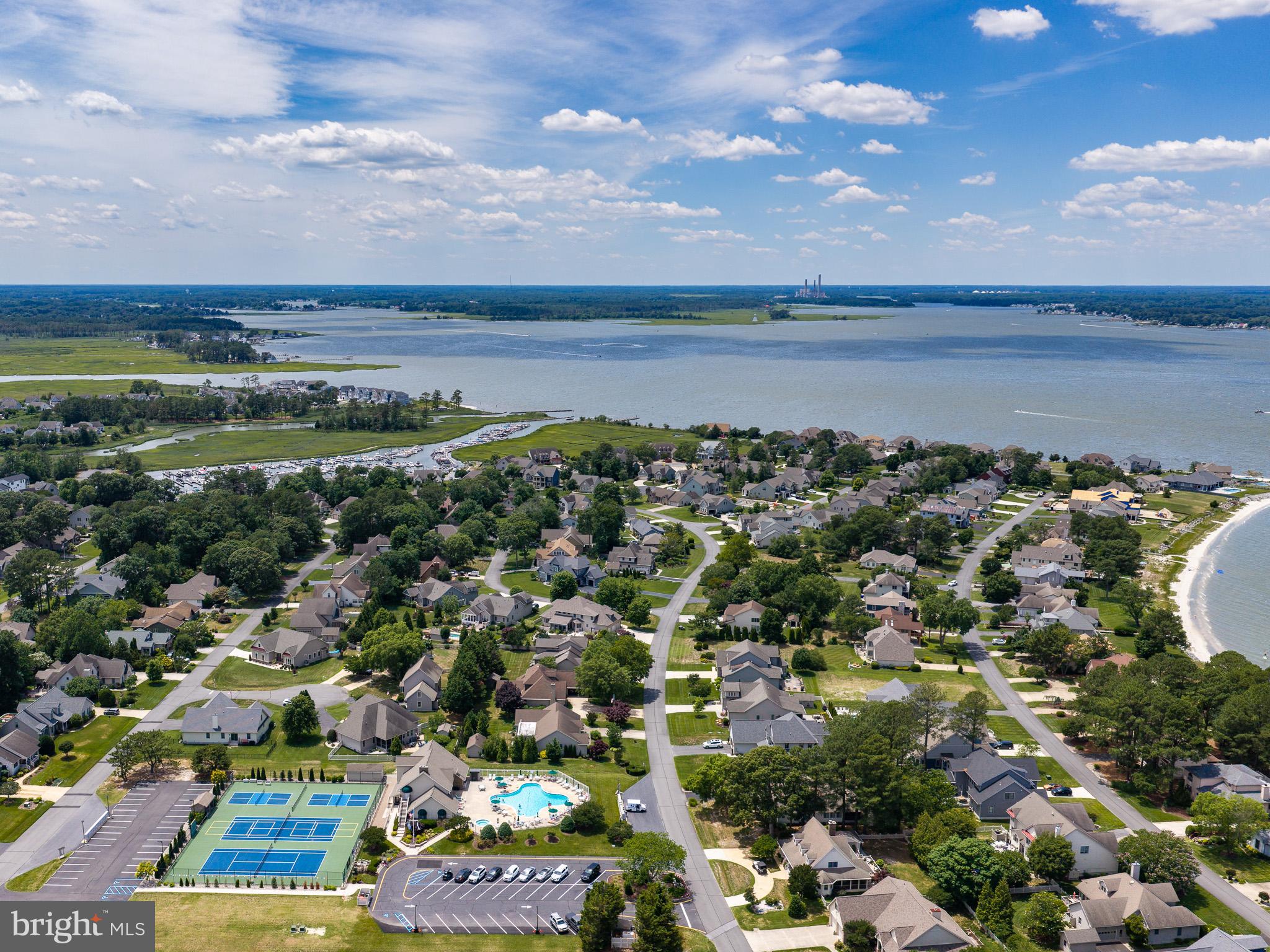 BAY COLONY - Residential