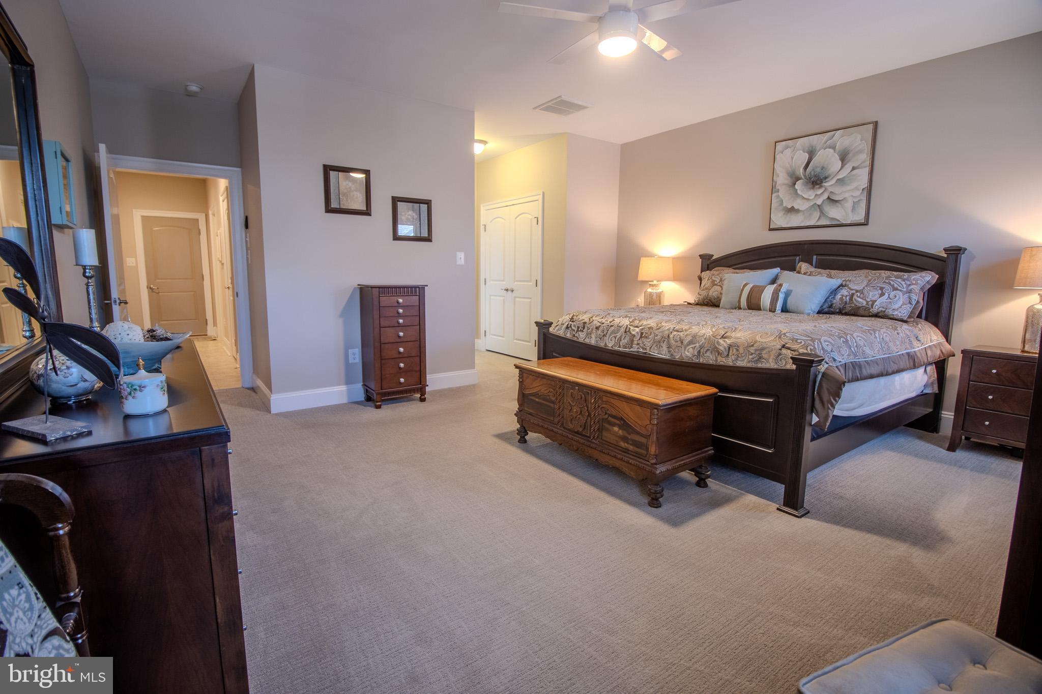 BAY COLONY - Residential