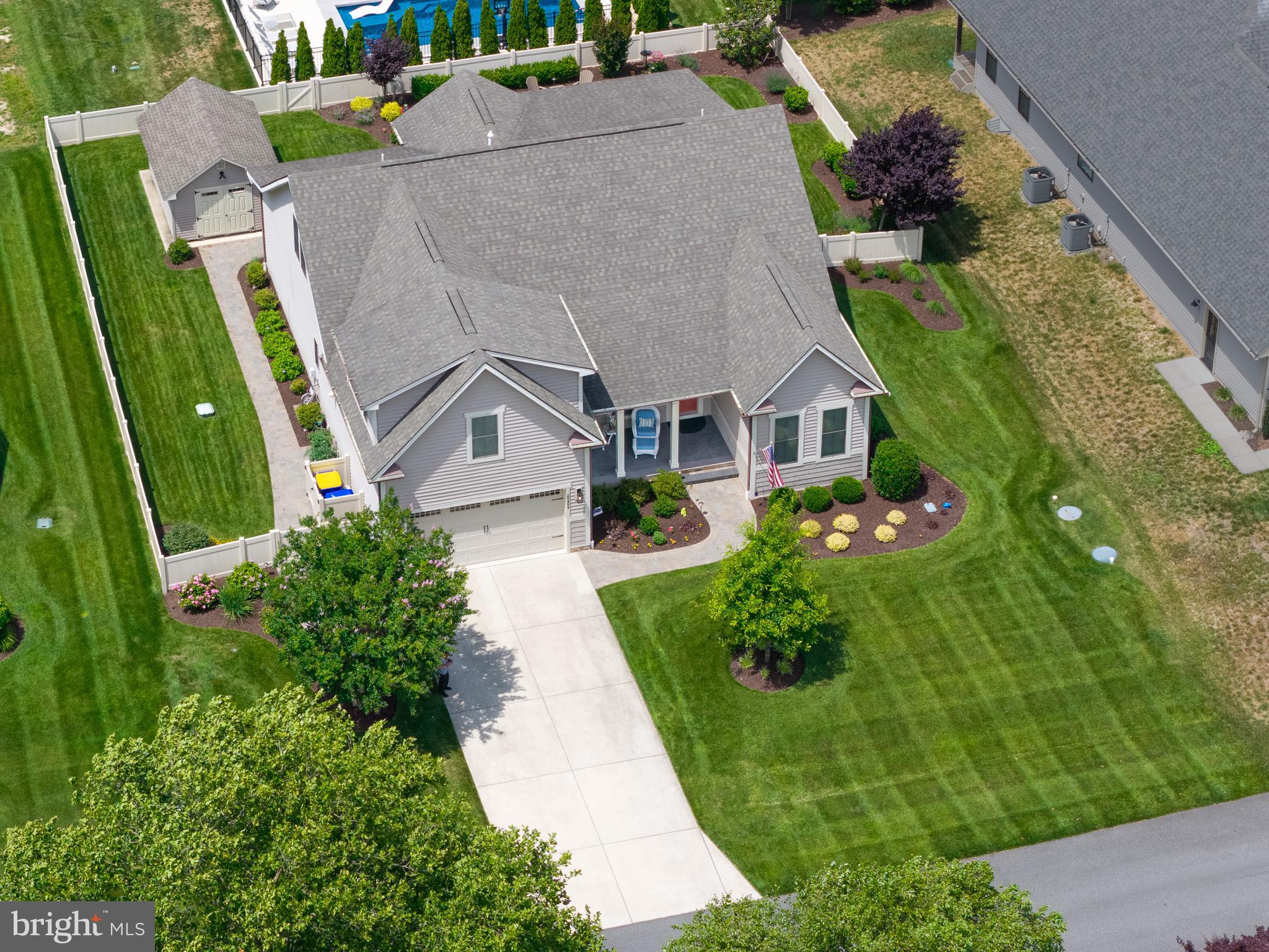BAY COLONY - Residential