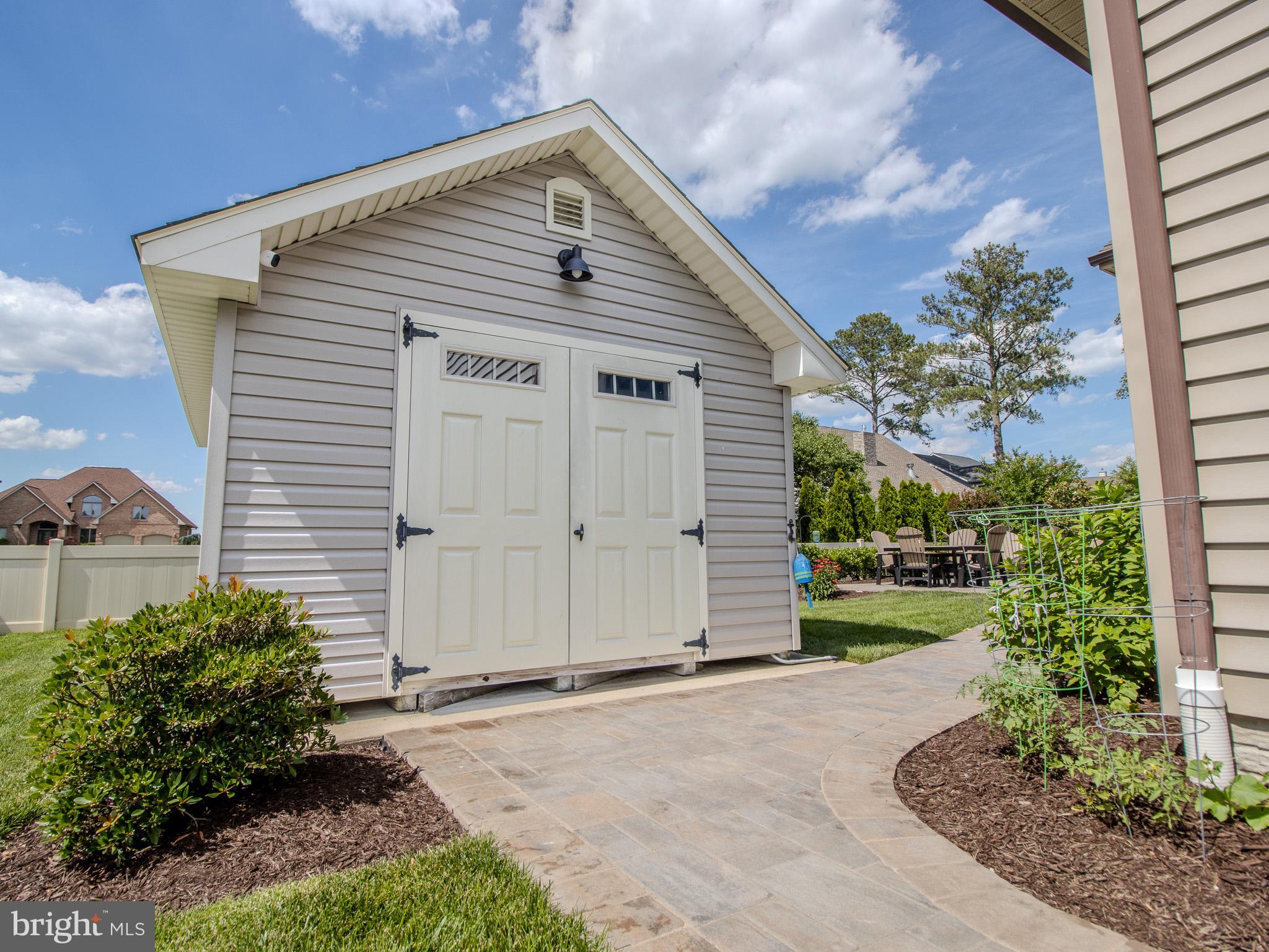 BAY COLONY - Residential