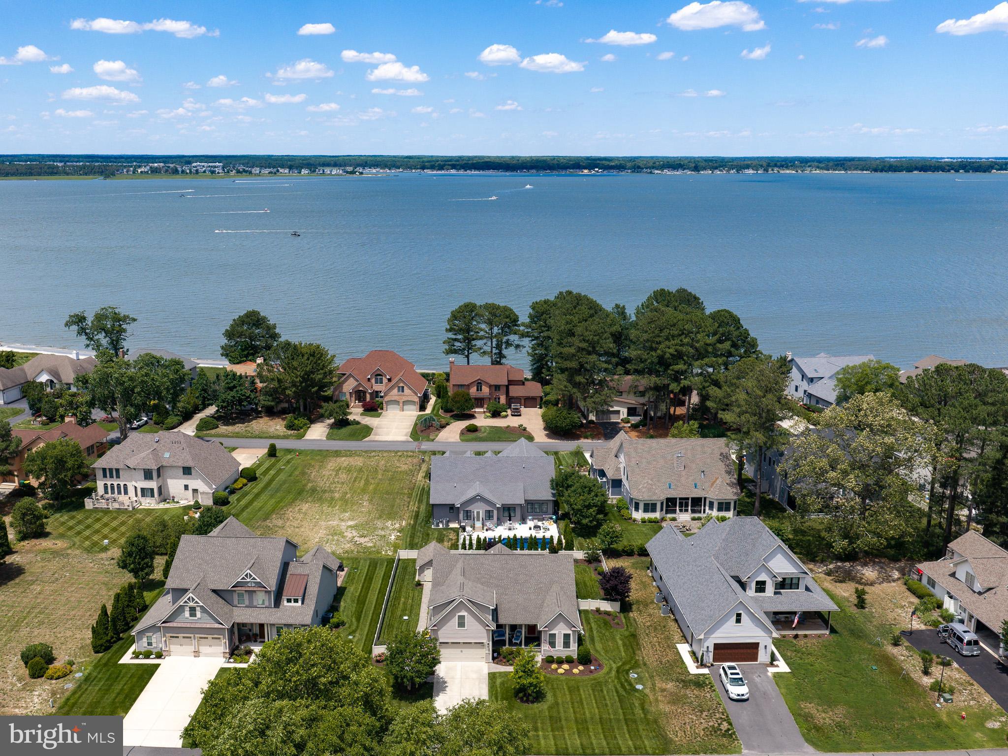 BAY COLONY - Residential