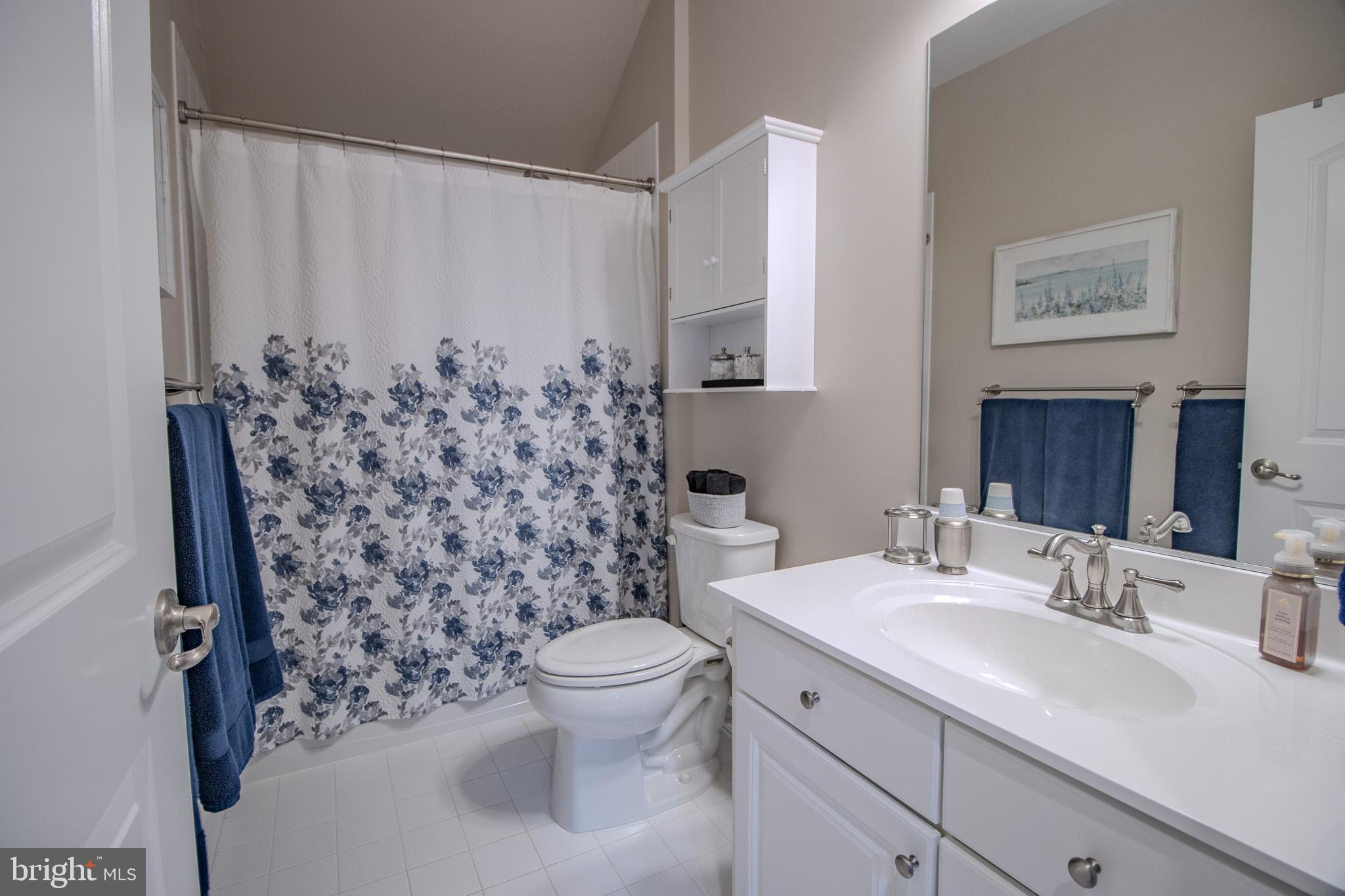 BAY COLONY - Residential