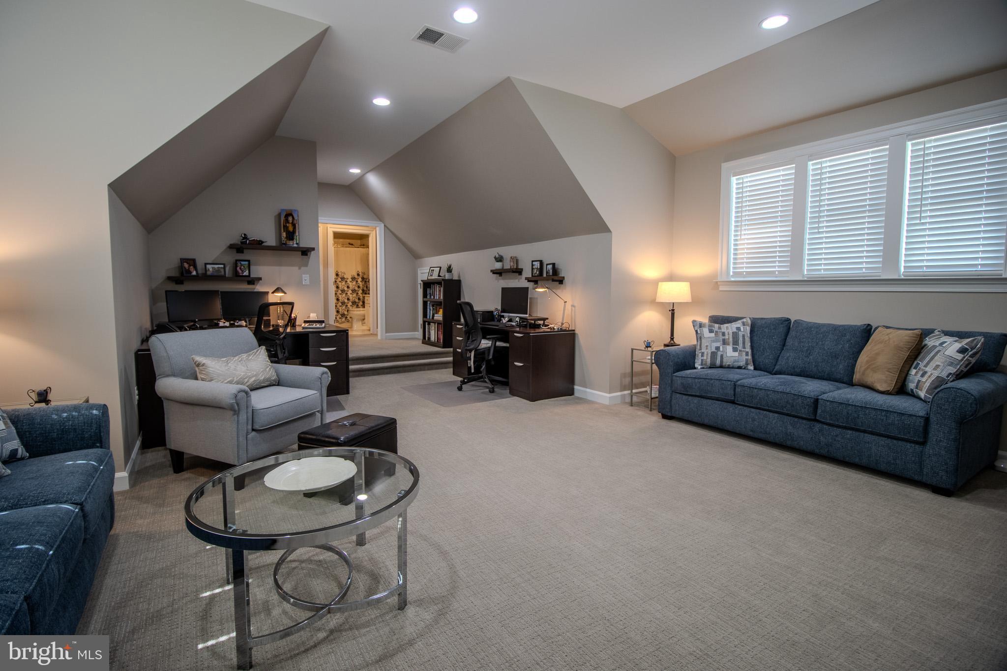BAY COLONY - Residential