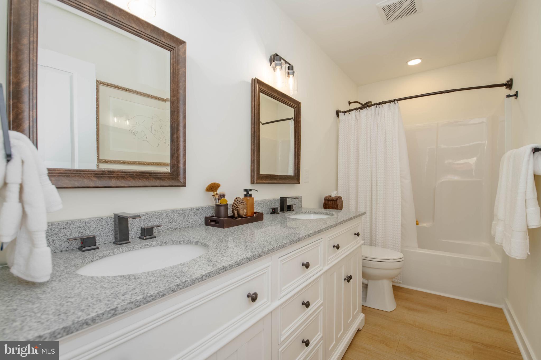 LONG BEACH ESTATES - Residential
