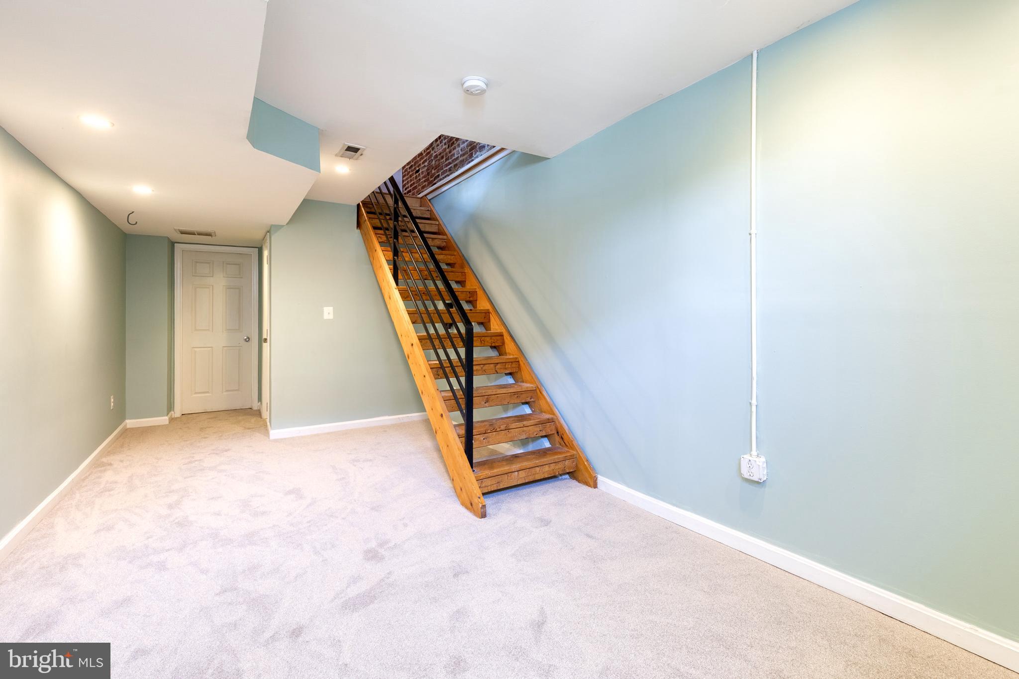 LOCUST POINT - Residential