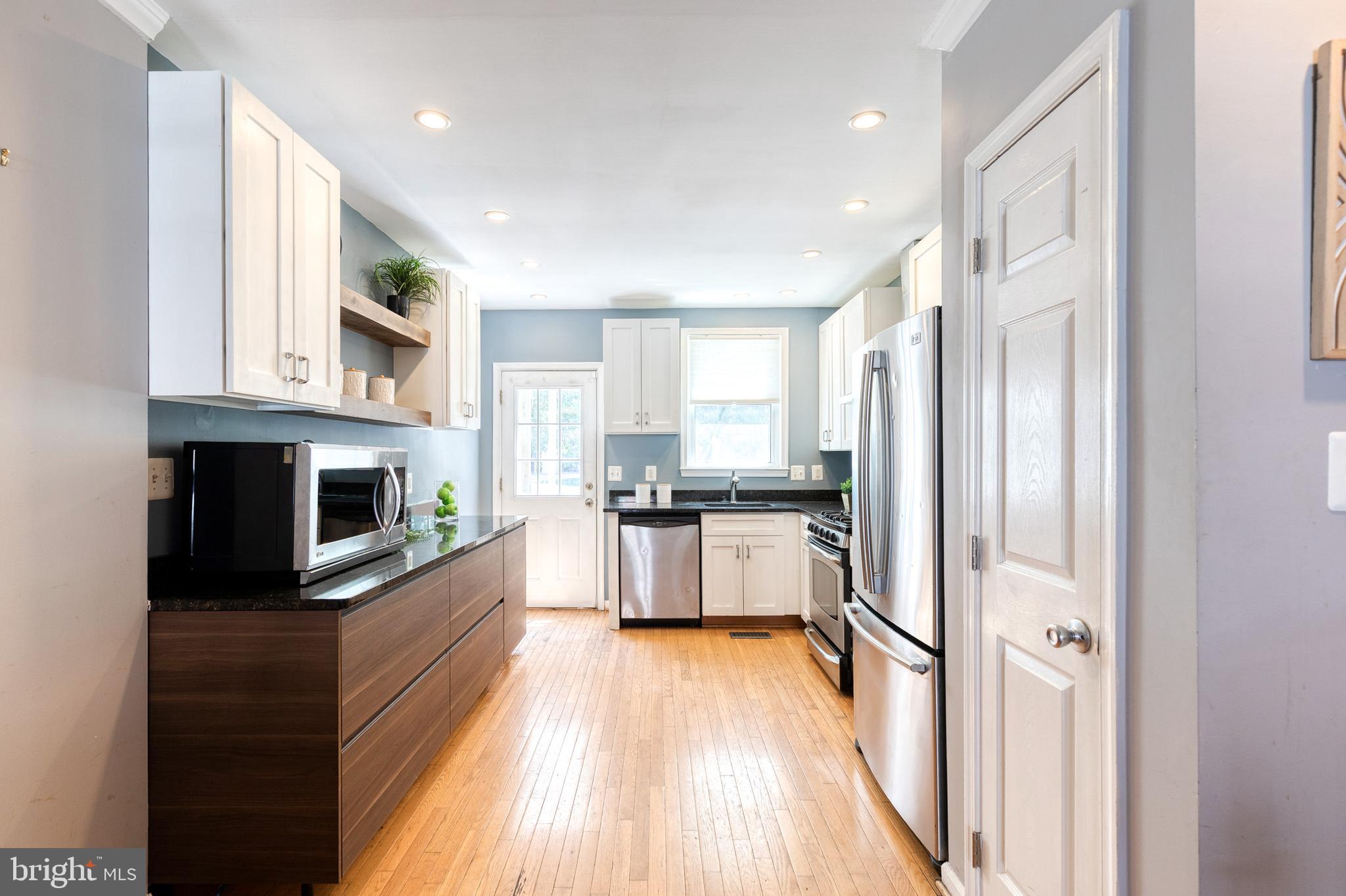 LOCUST POINT - Residential