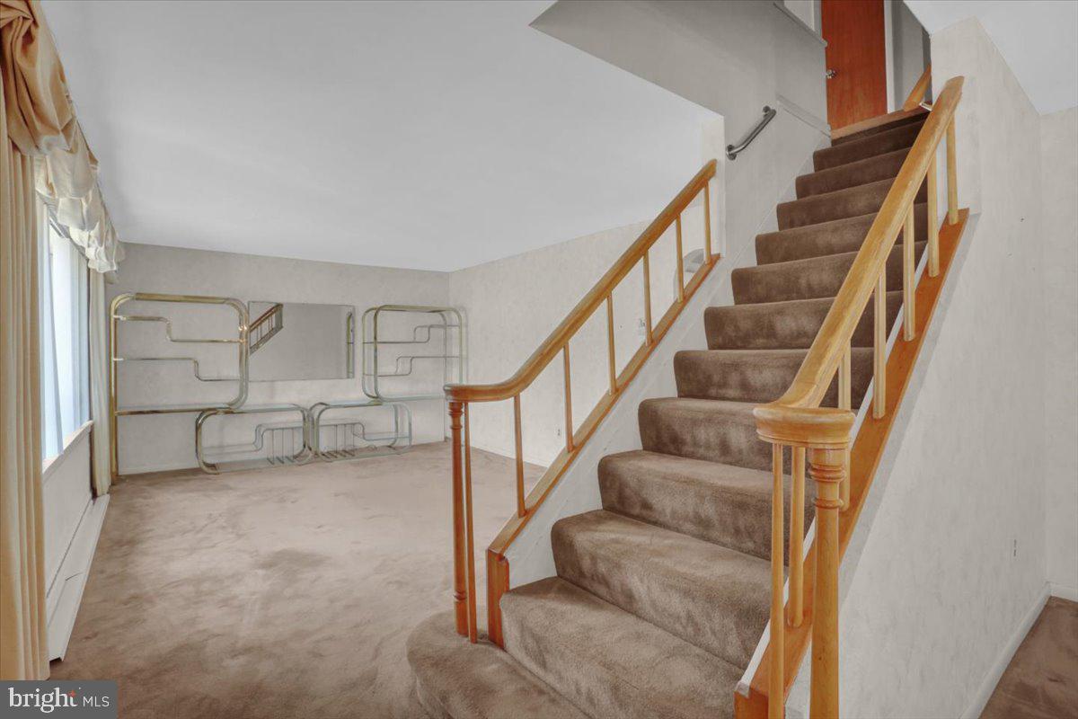 COLLEGE HILL - Residential