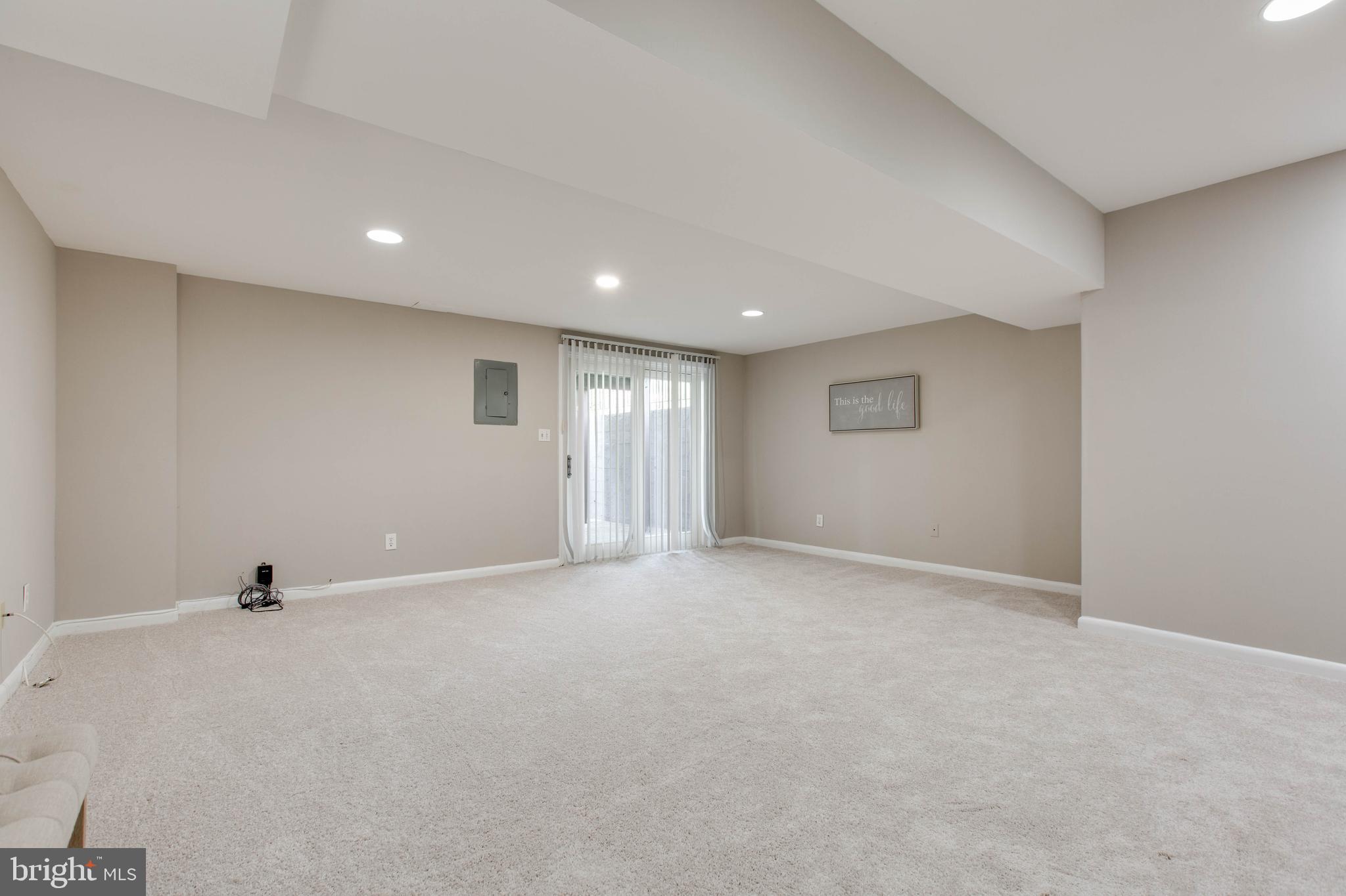 GOVERNORS LANDING - Residential