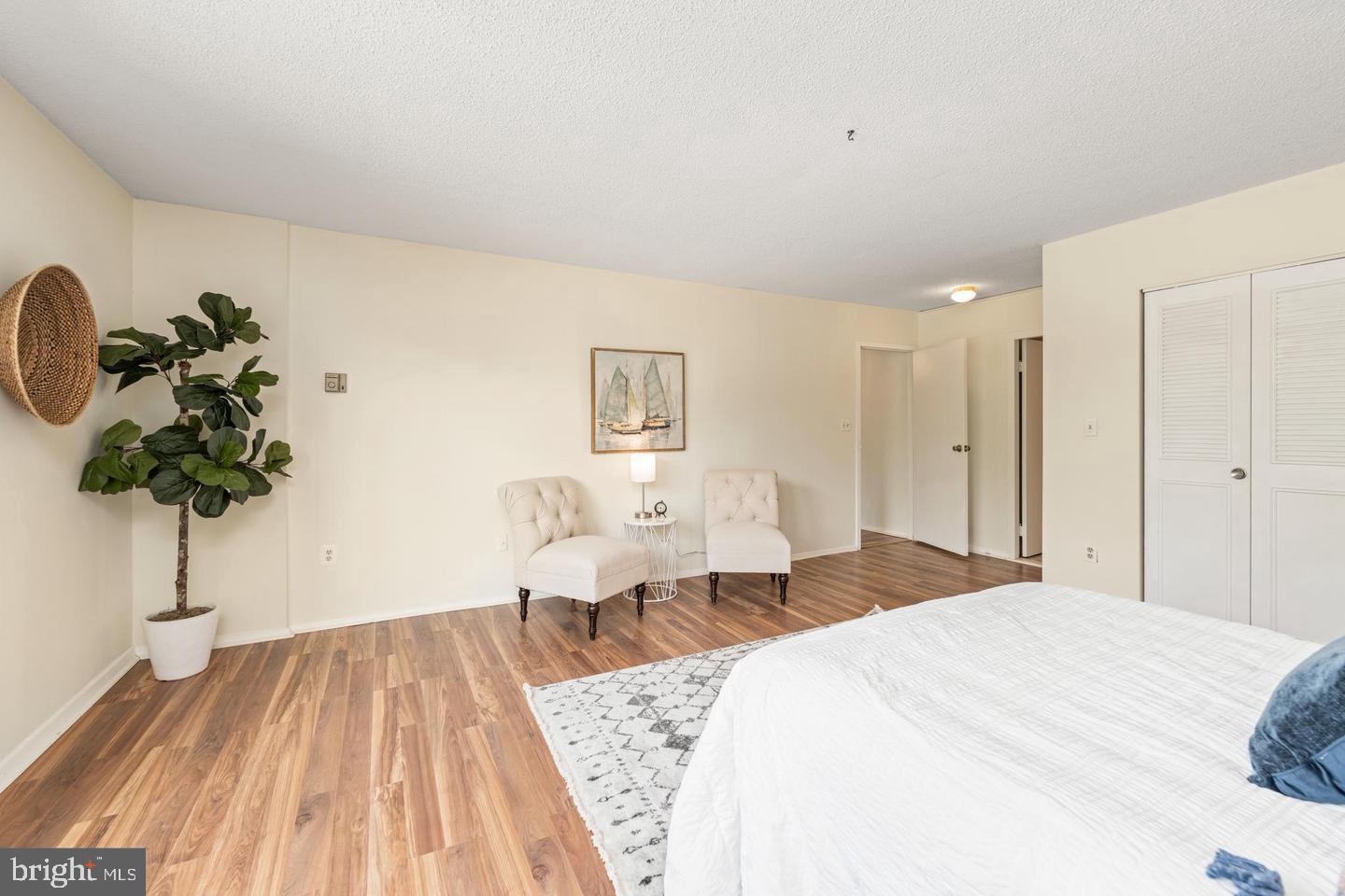 ROLAND PARK - Residential Lease
