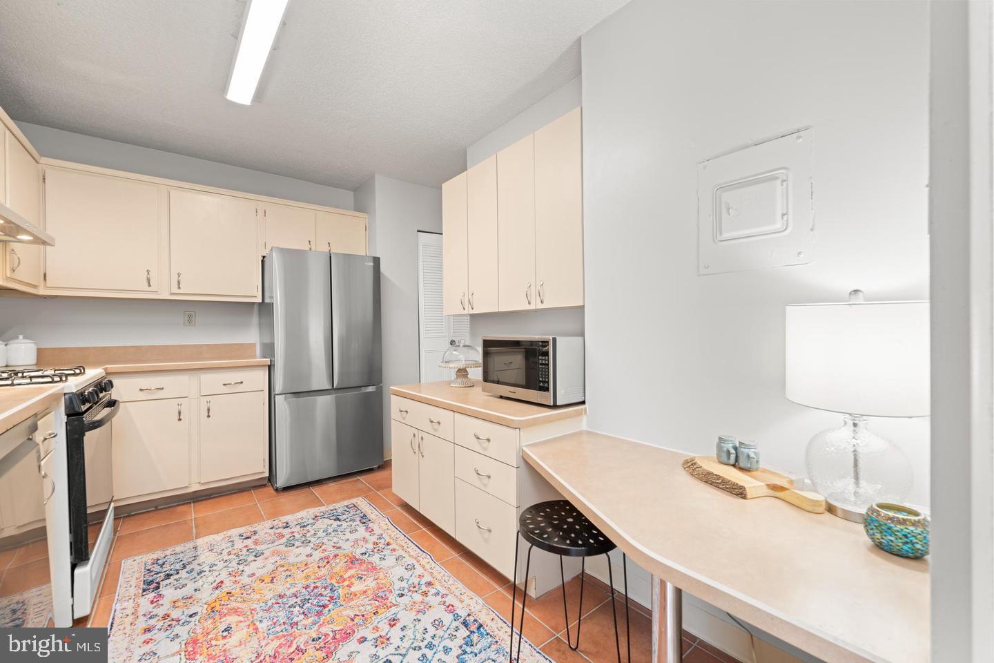 ROLAND PARK - Residential Lease