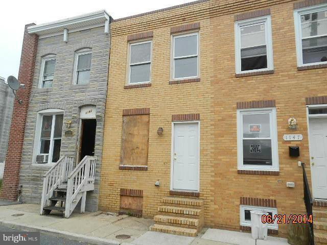 Great opportunity to buy a solid brick row home in Washington Village.  Close to downtown, transportation, parks, and highways.  Large bedrooms and nice size back yard.