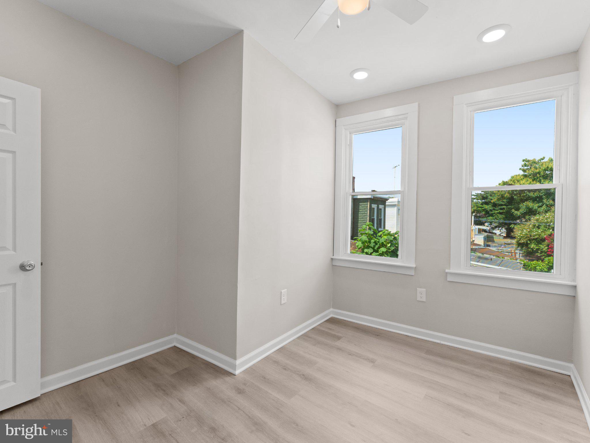 PORT RICHMOND - Residential