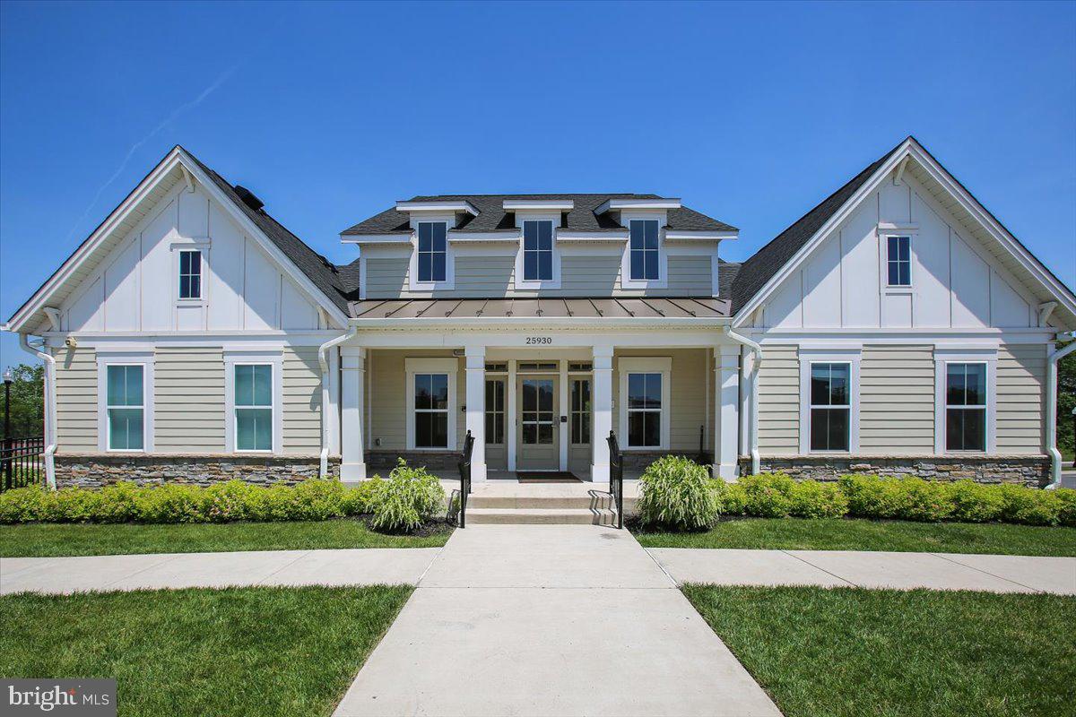 VIRGINIA MANOR - Residential