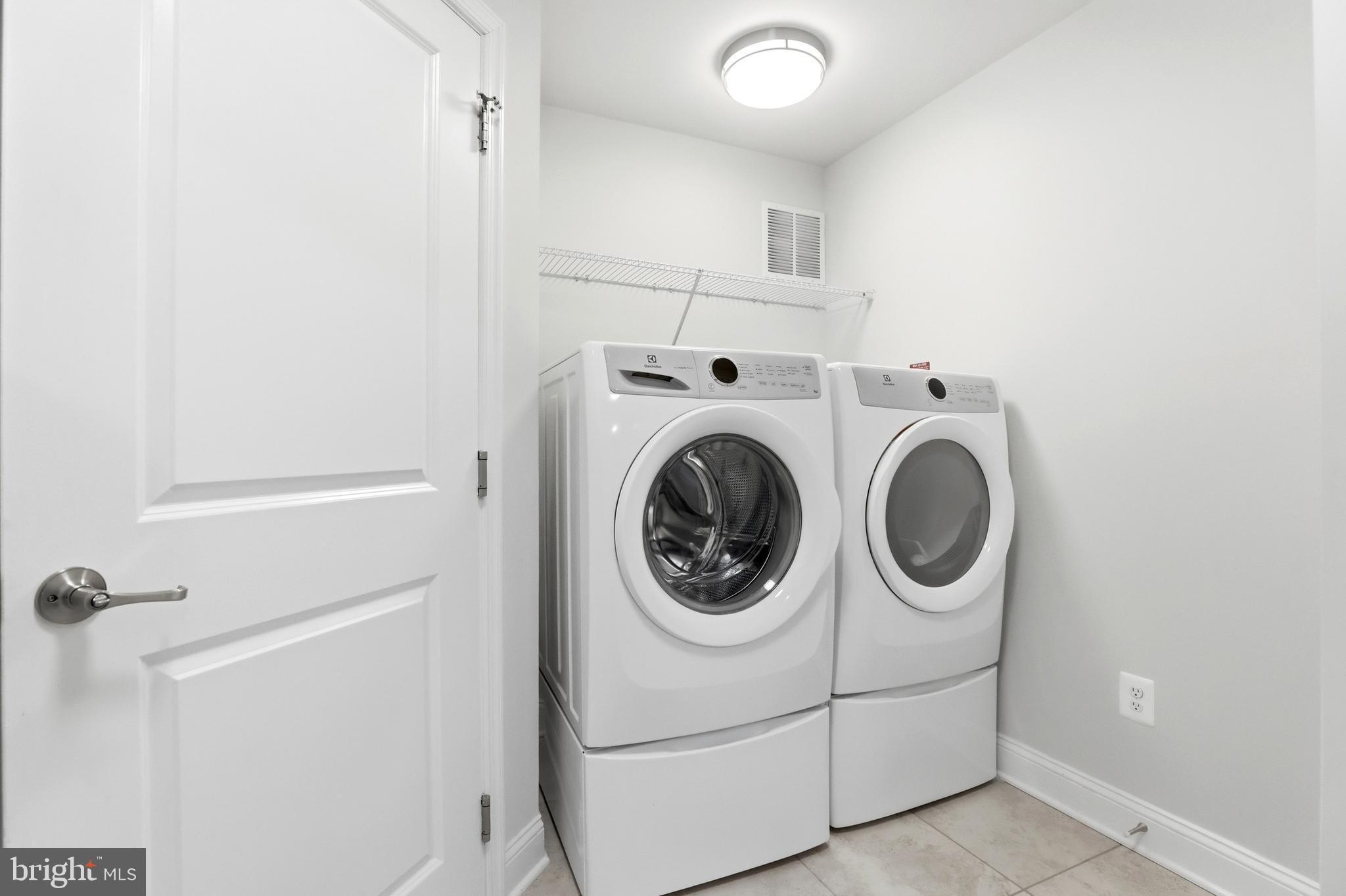 OXFORD SQUARE - Residential Lease