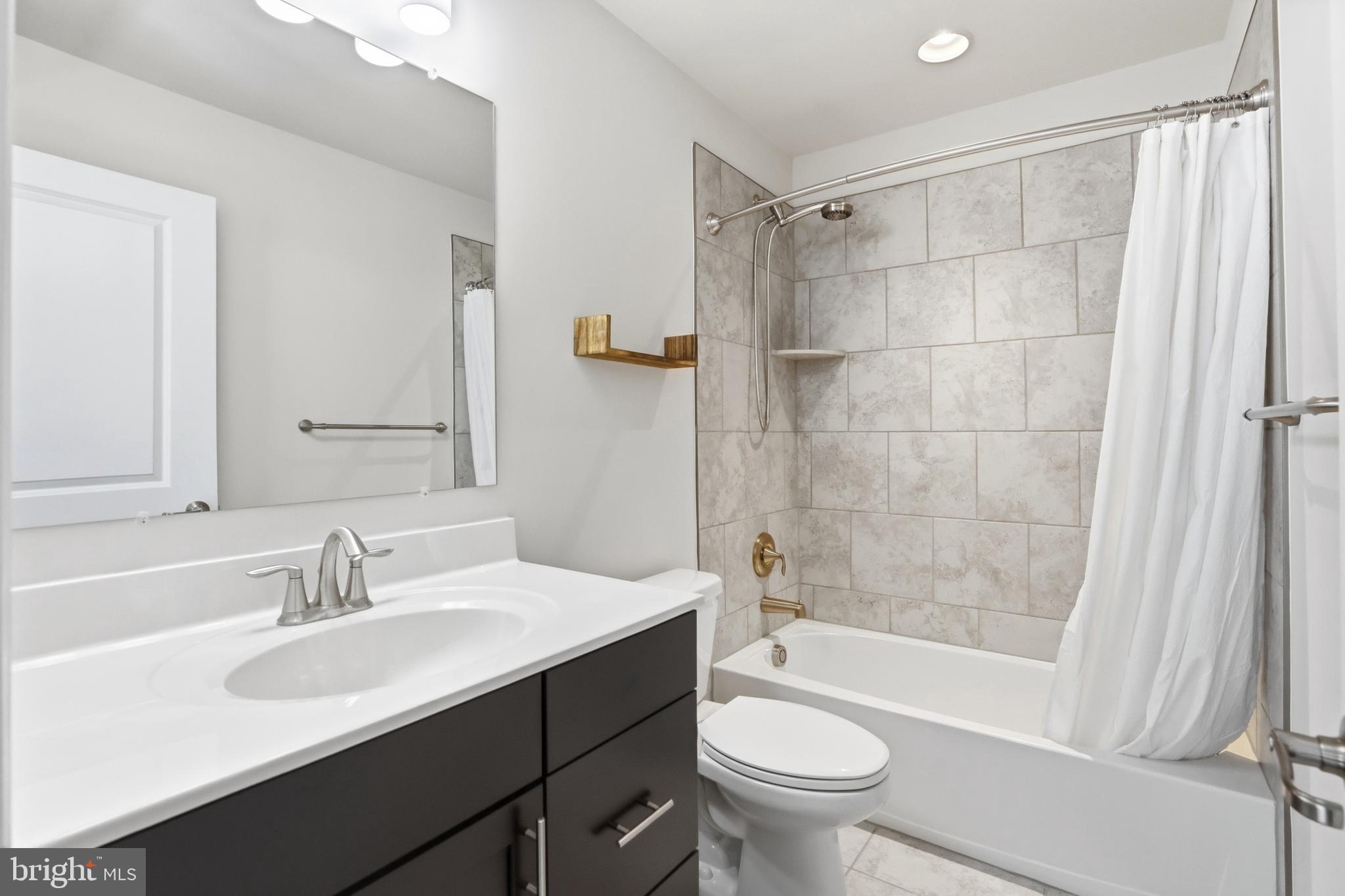 OXFORD SQUARE - Residential Lease