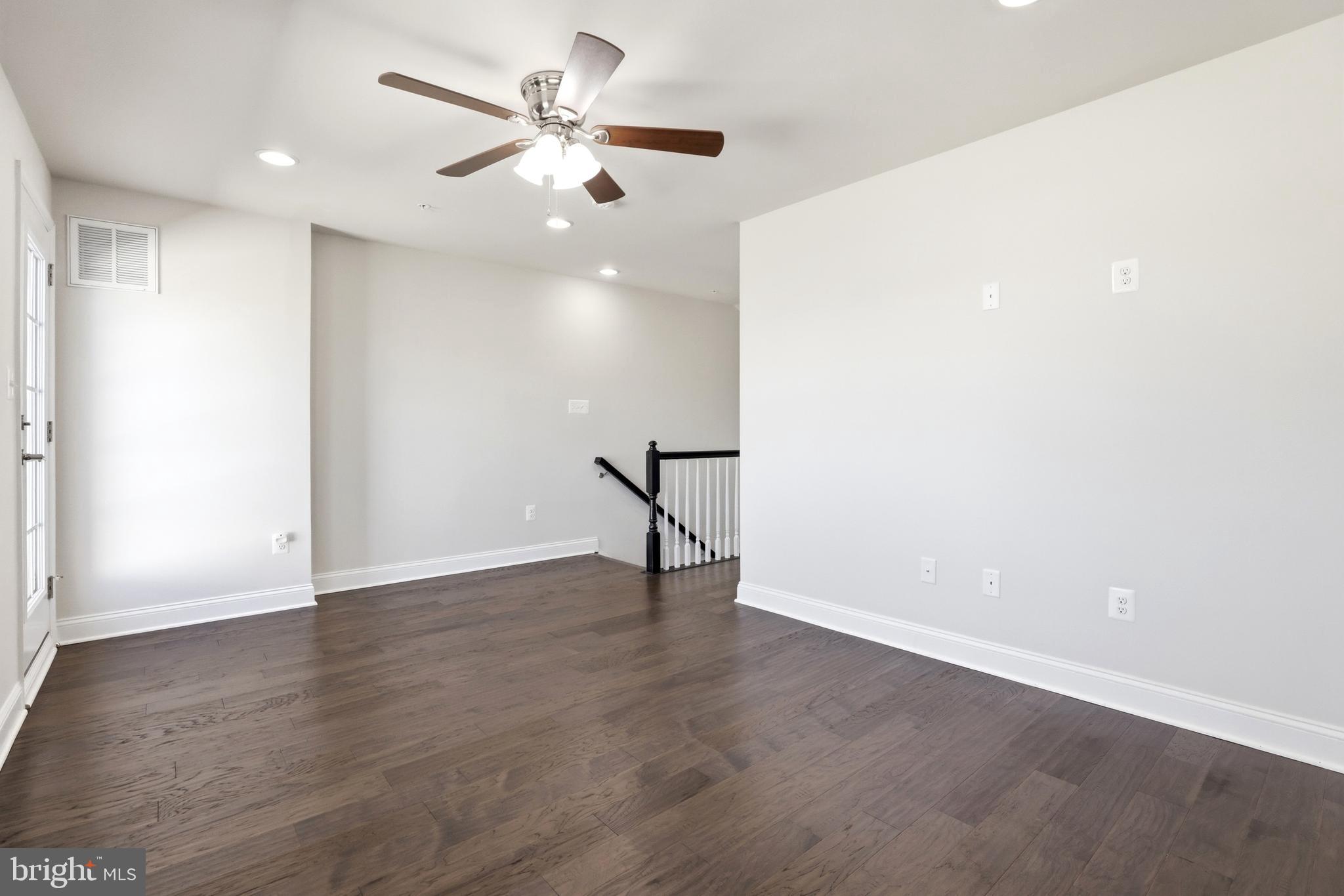 OXFORD SQUARE - Residential Lease