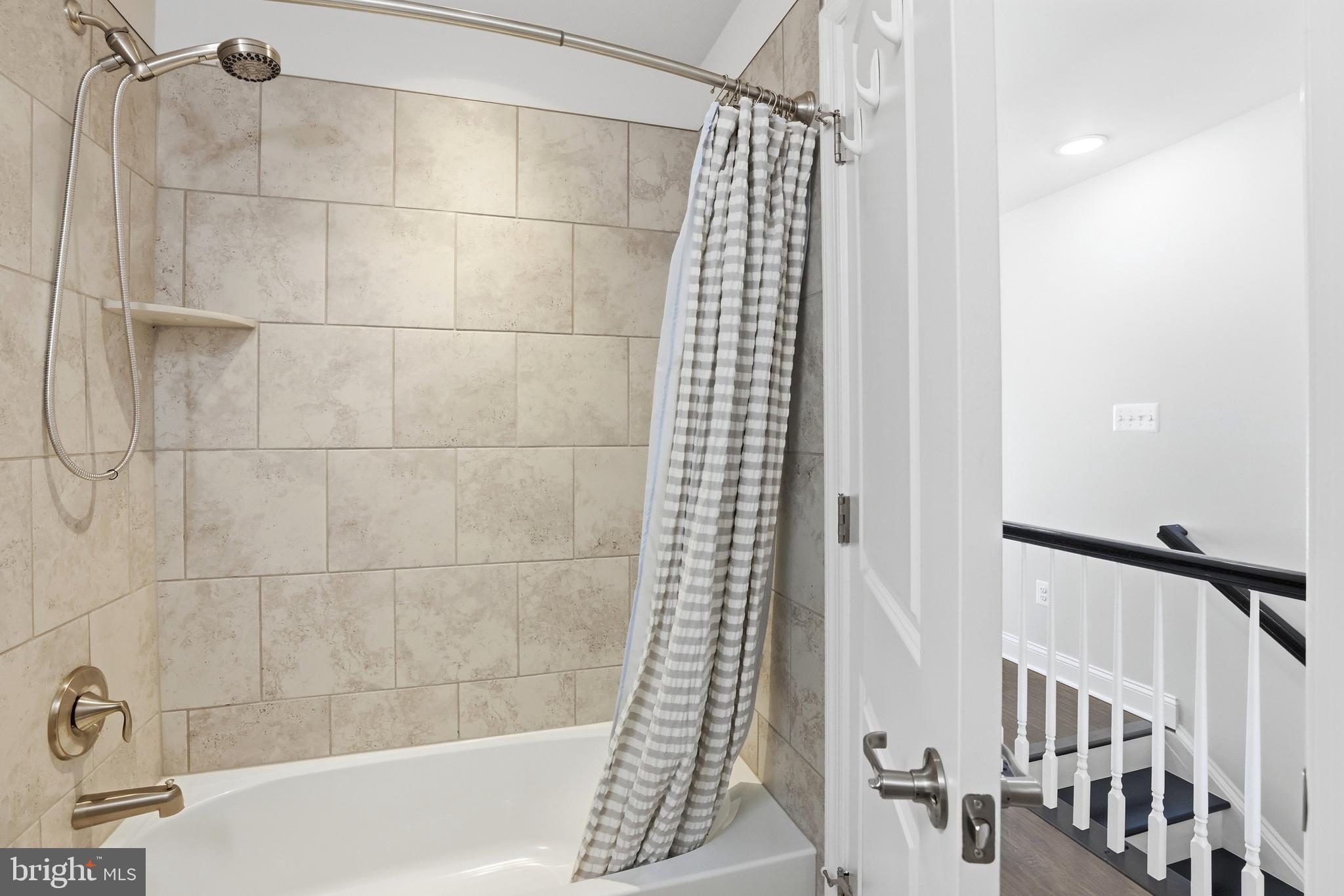 OXFORD SQUARE - Residential Lease