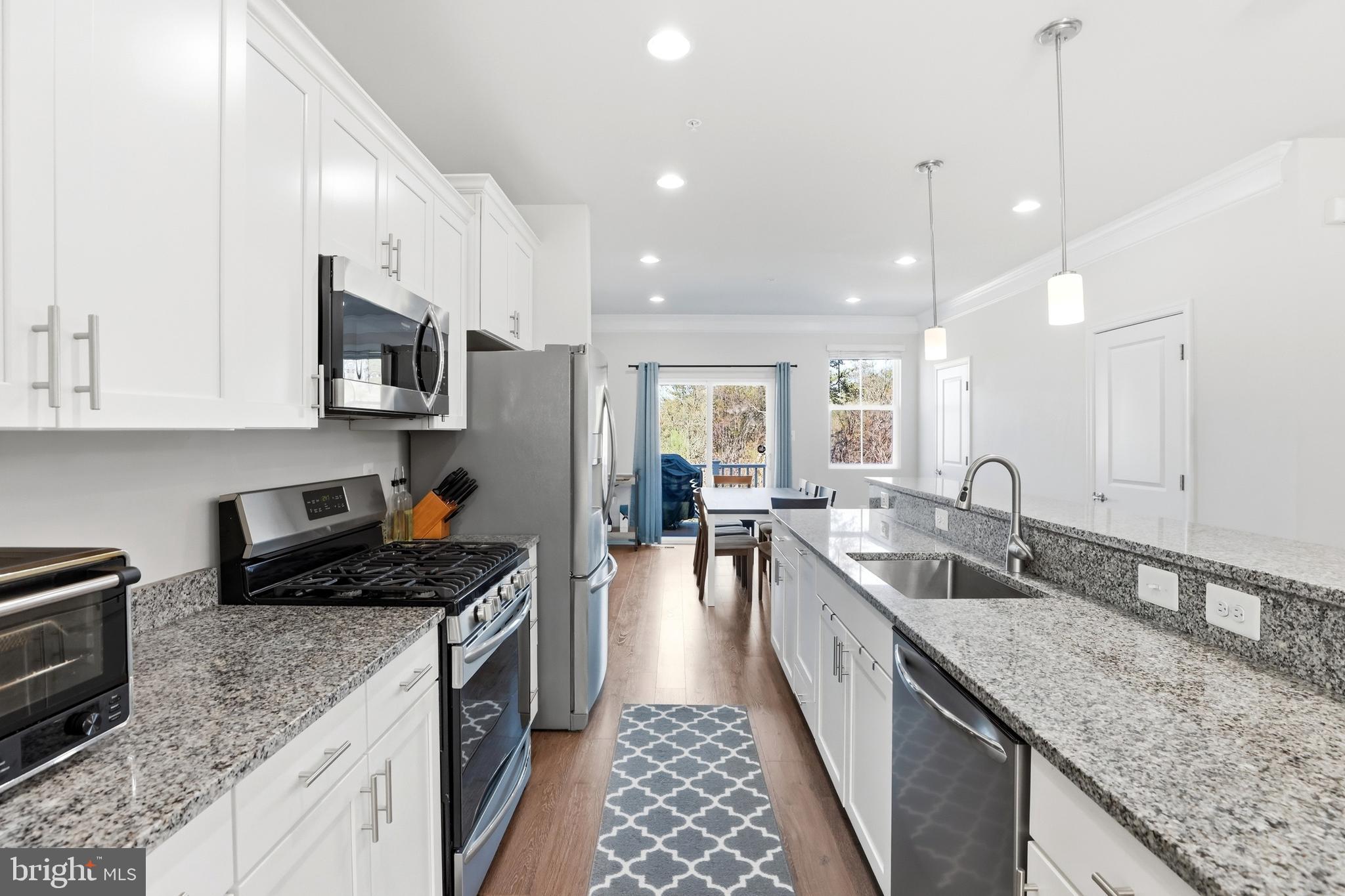 OXFORD SQUARE - Residential Lease