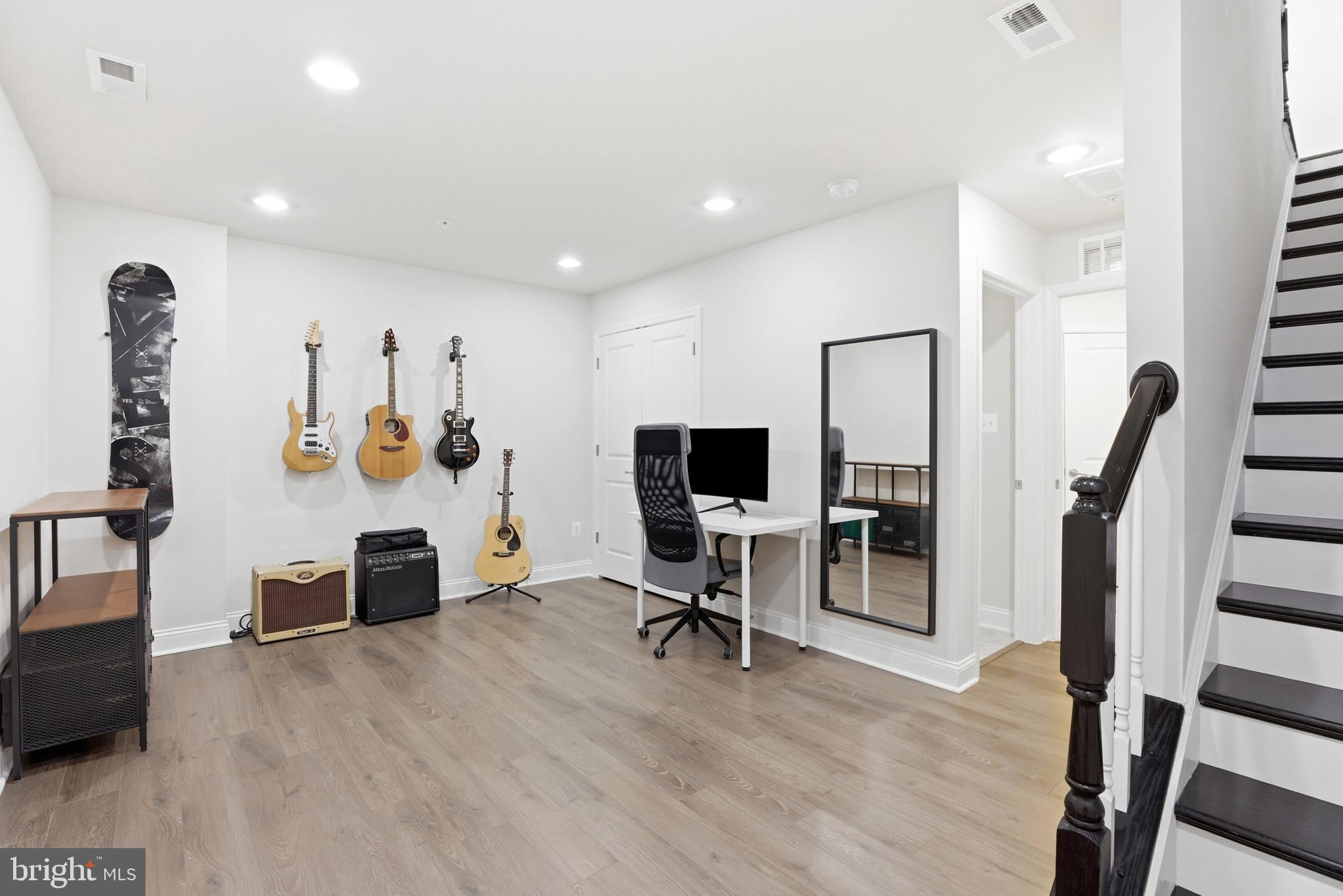 OXFORD SQUARE - Residential Lease