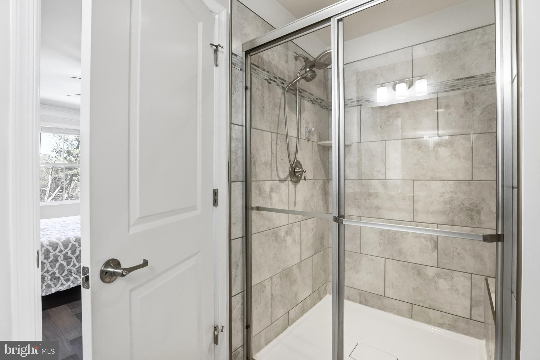 OXFORD SQUARE - Residential Lease