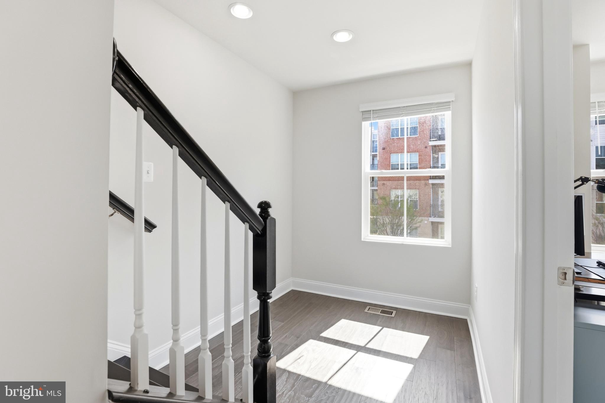 OXFORD SQUARE - Residential Lease