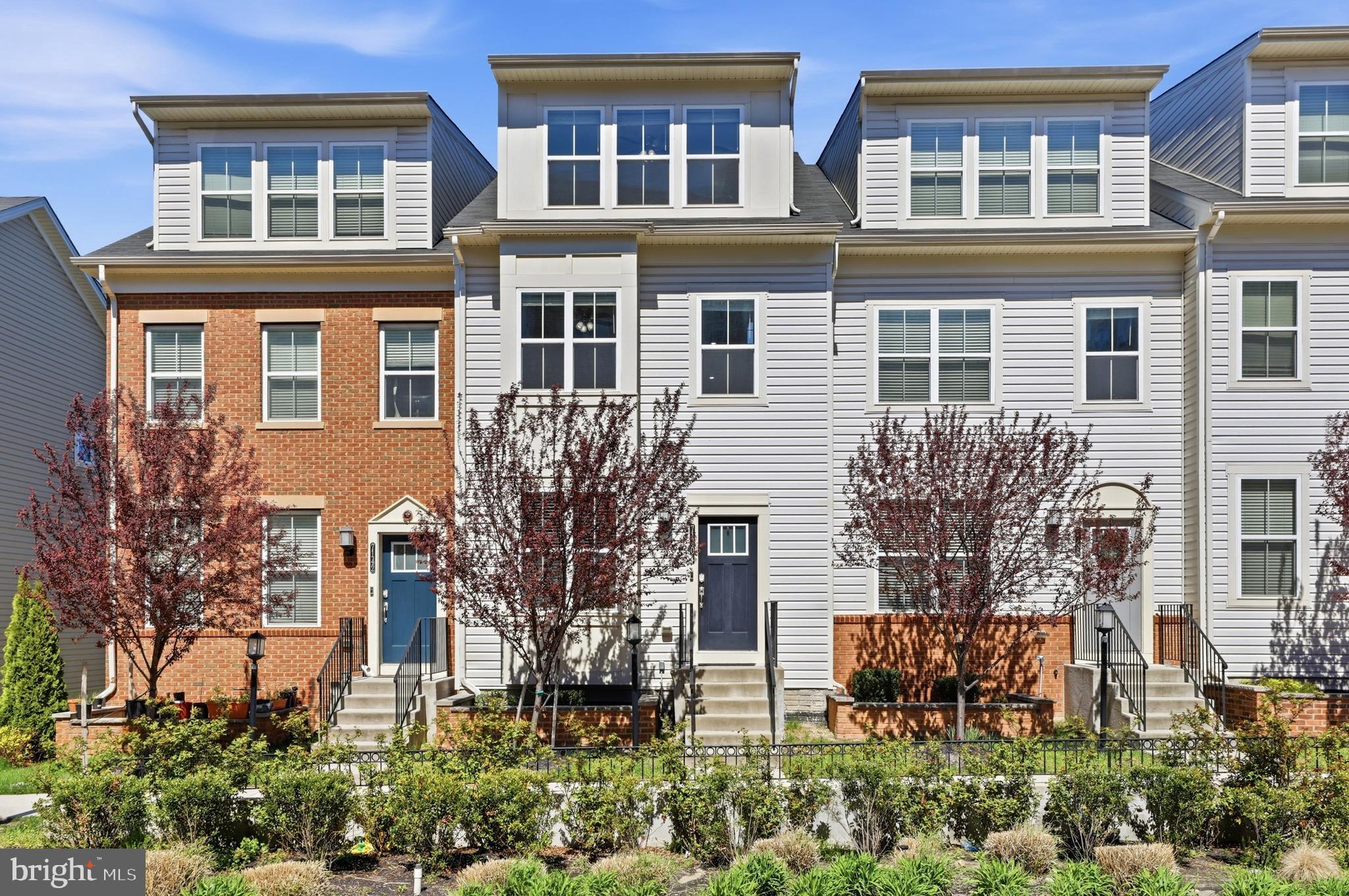 OXFORD SQUARE - Residential Lease