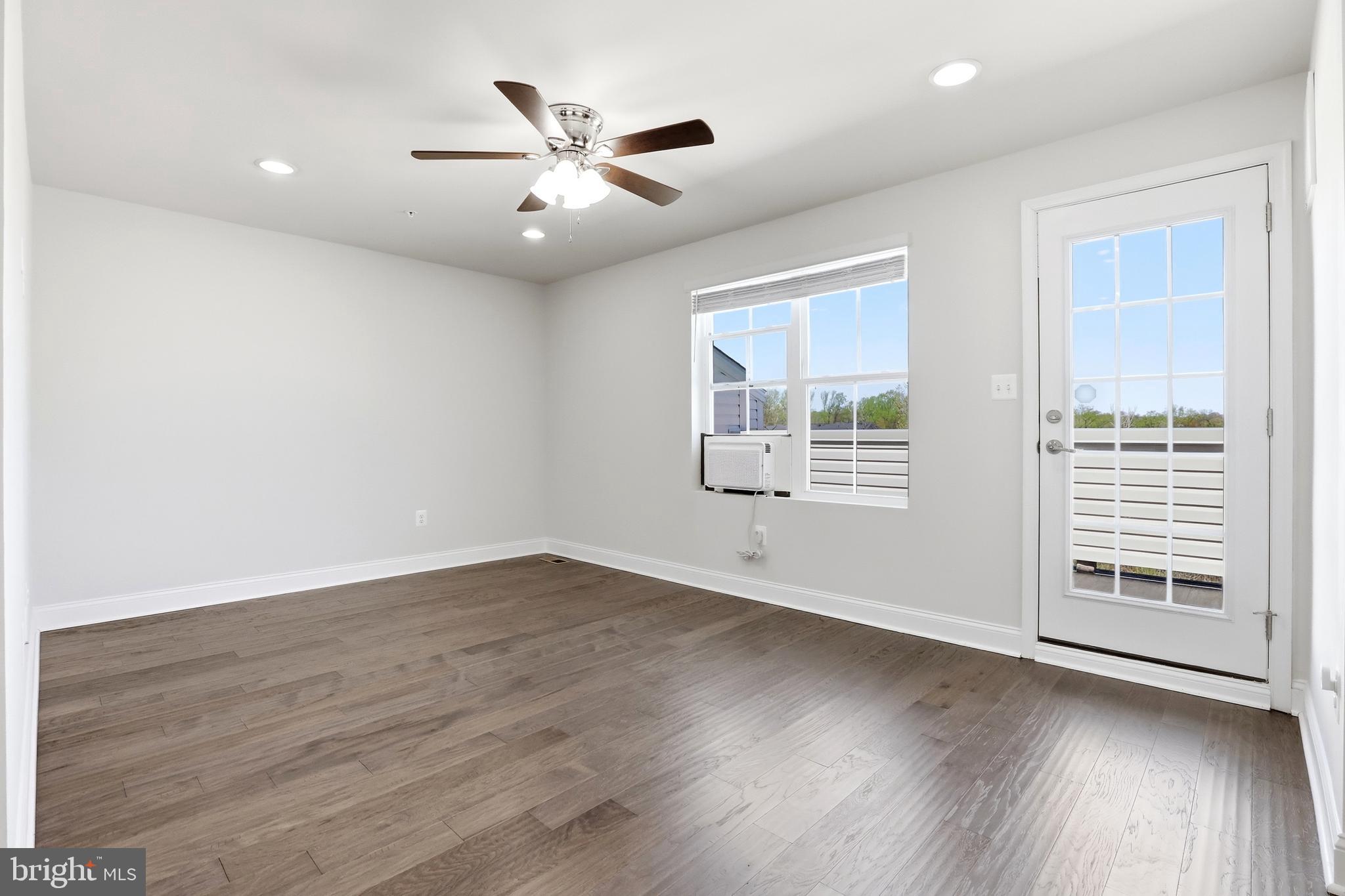 OXFORD SQUARE - Residential Lease