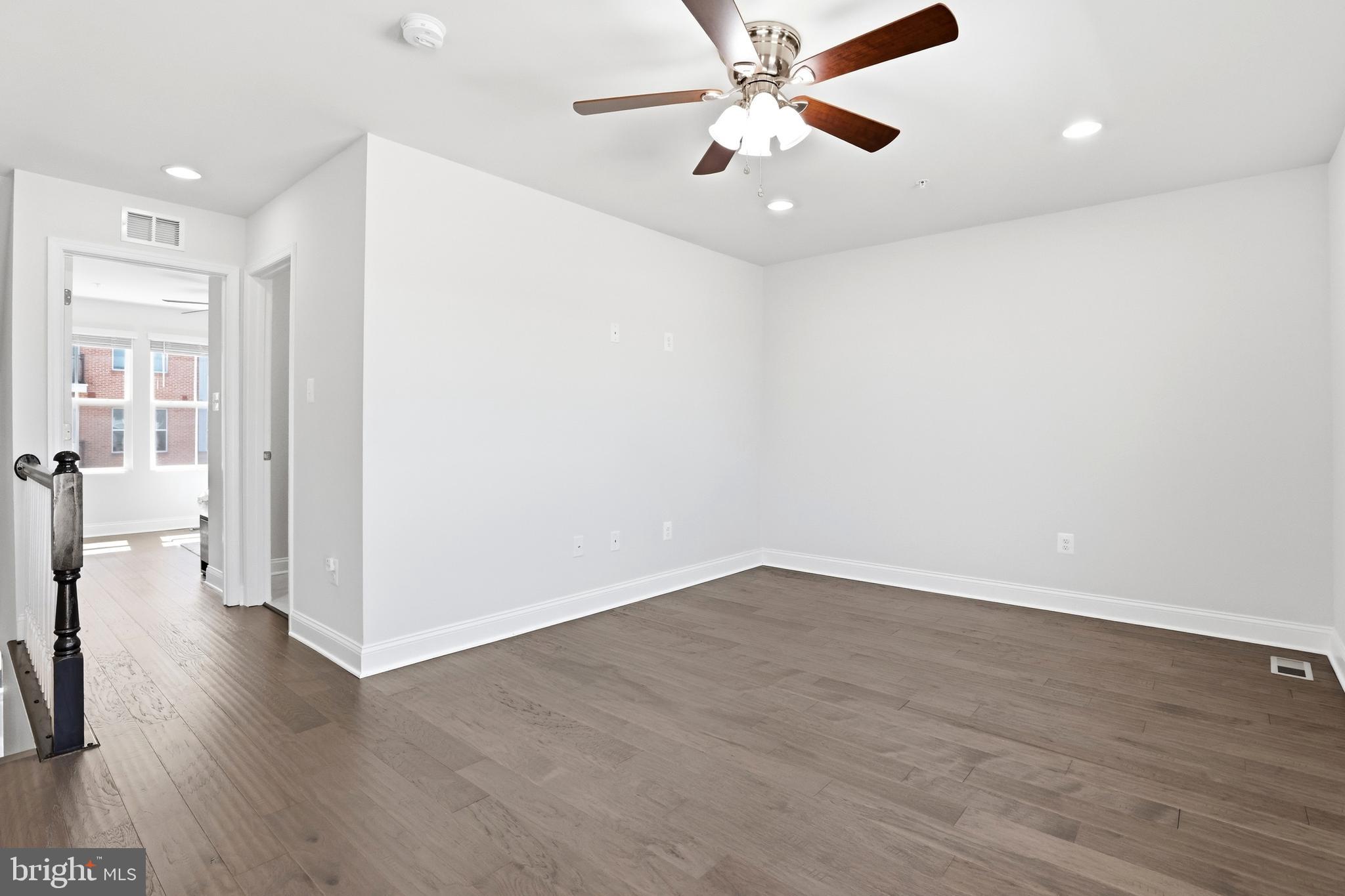 OXFORD SQUARE - Residential Lease