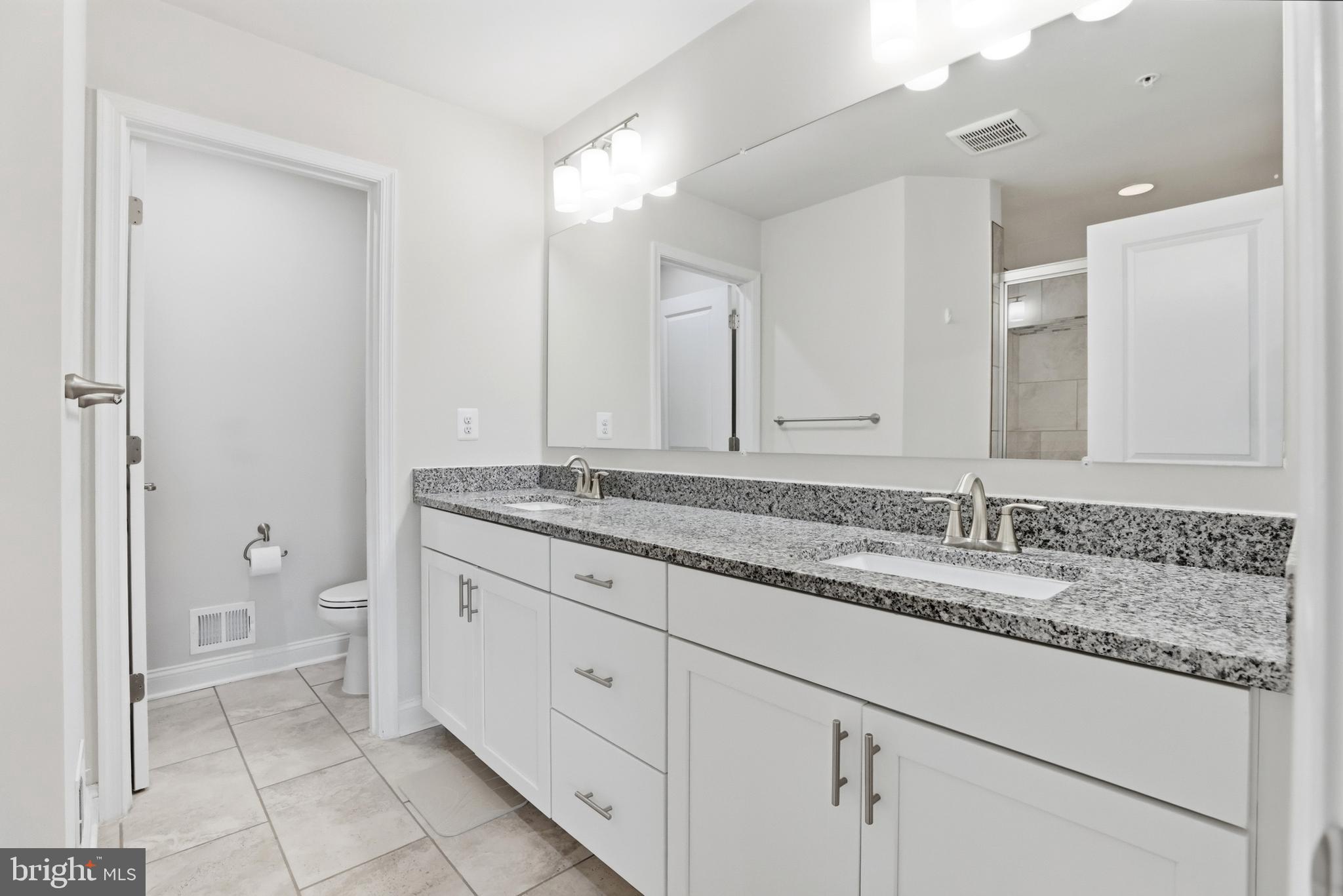 OXFORD SQUARE - Residential Lease