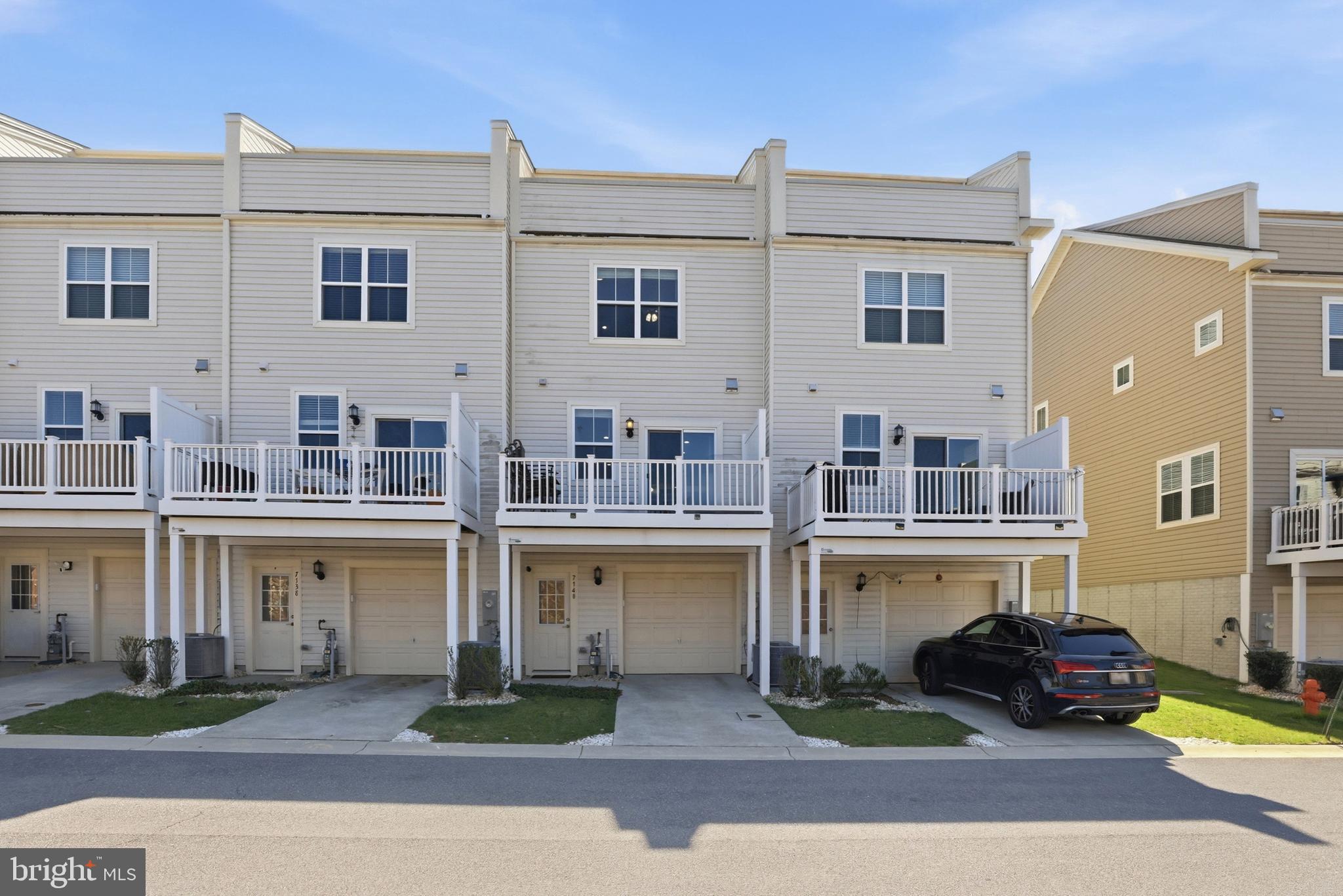 OXFORD SQUARE - Residential Lease