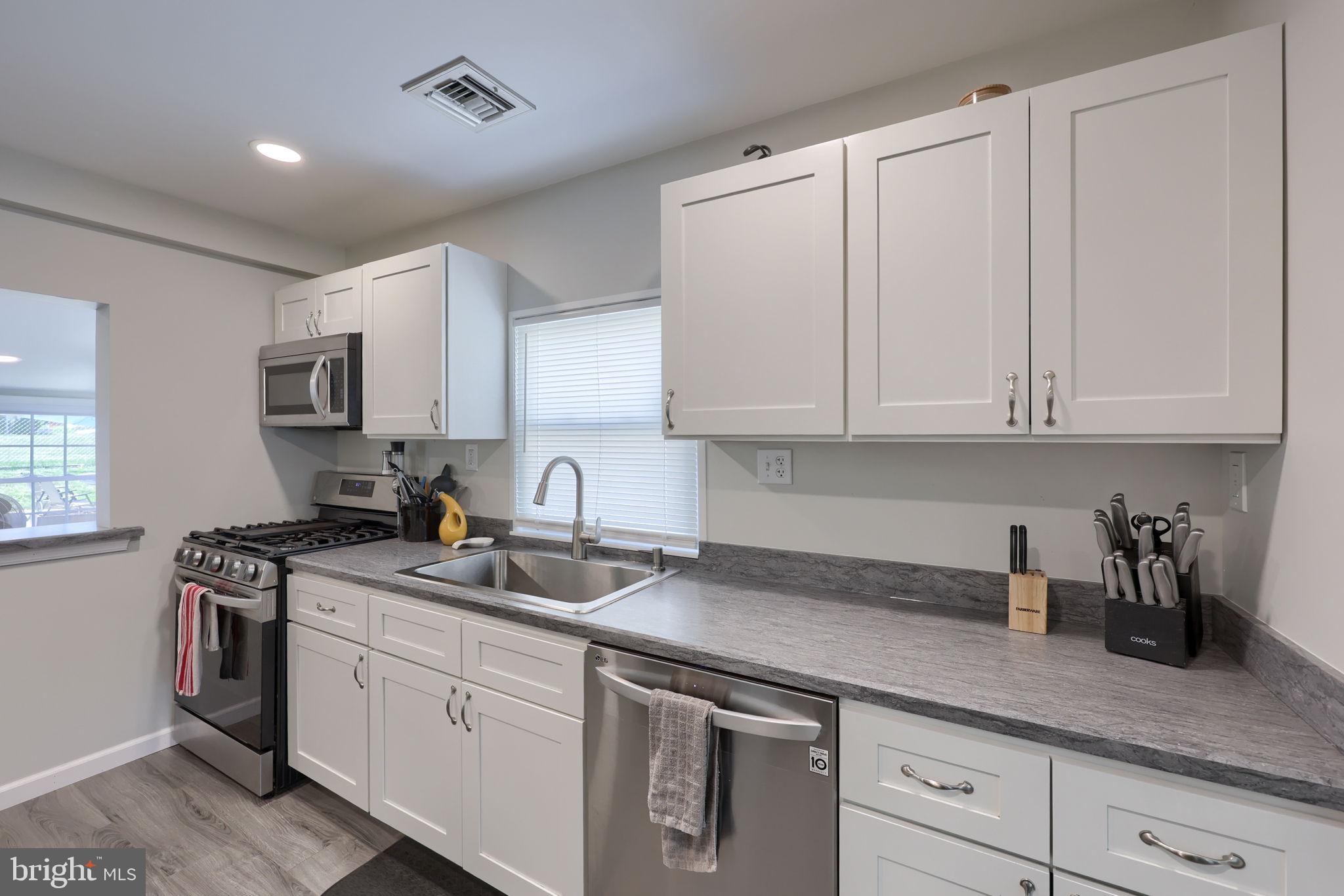 FOREST HILLS - Residential