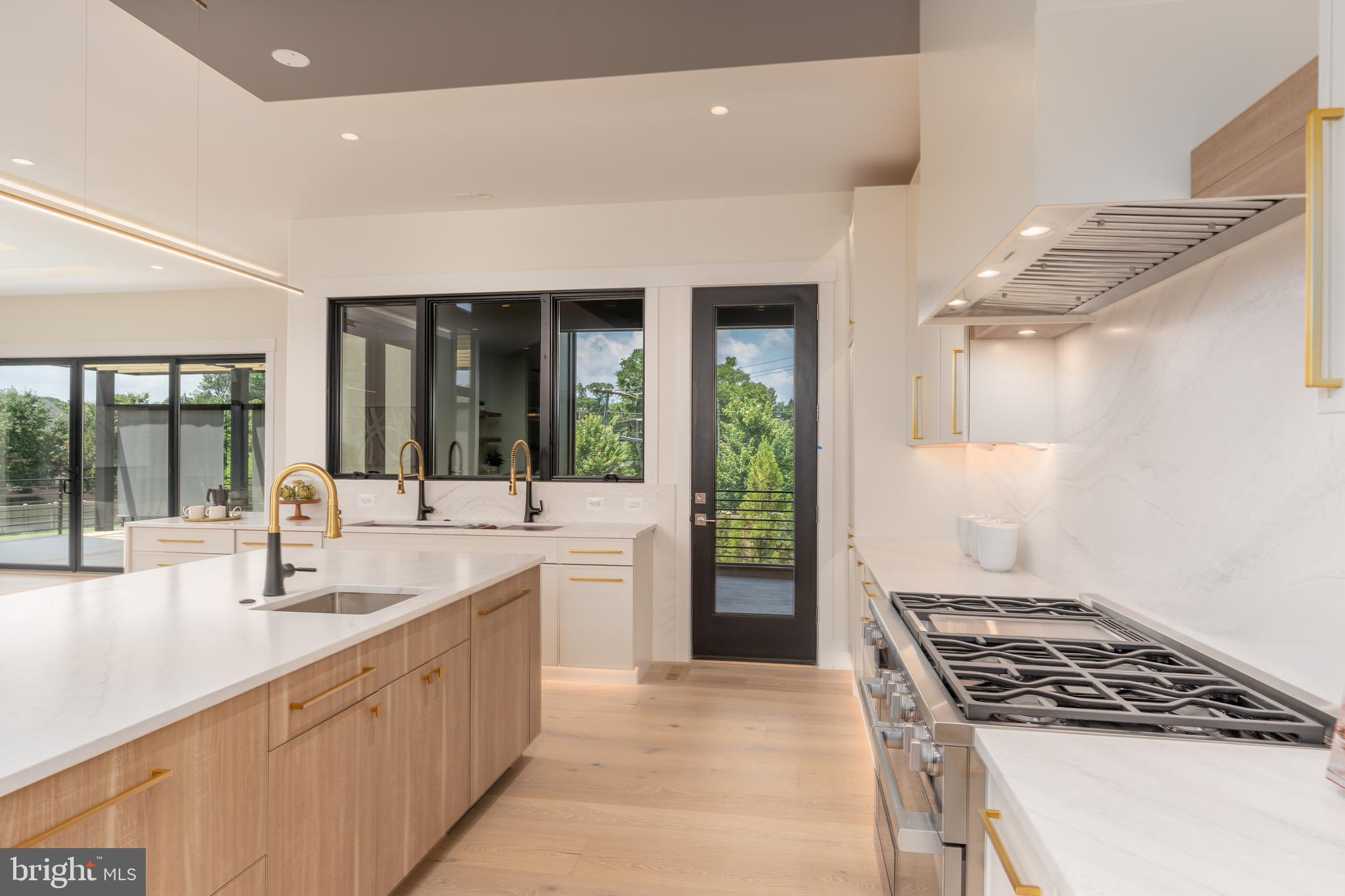WESTBRIAR COUNTRY CLUB MANOR - Residential