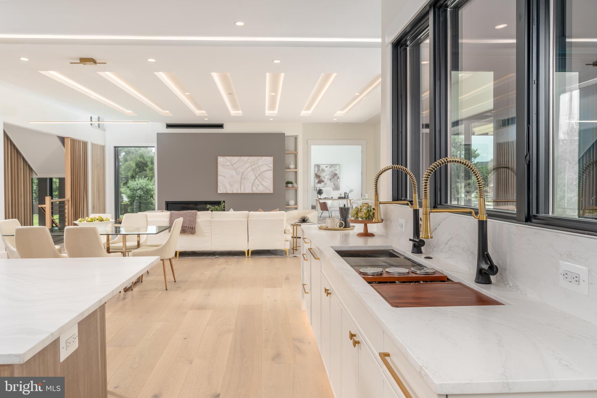WESTBRIAR COUNTRY CLUB MANOR - Residential