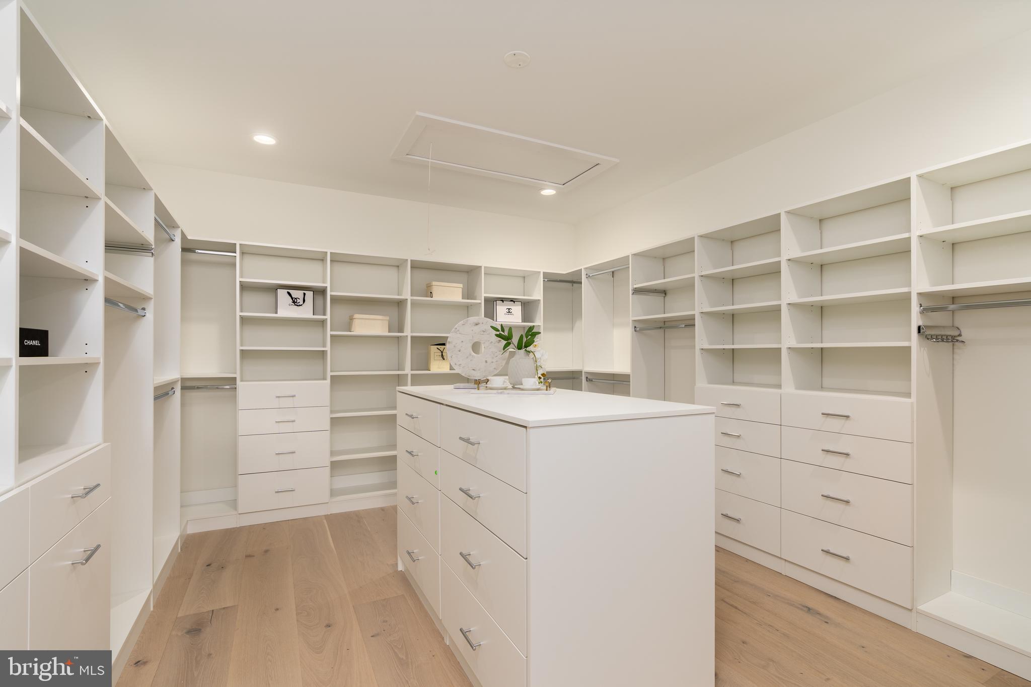 WESTBRIAR COUNTRY CLUB MANOR - Residential