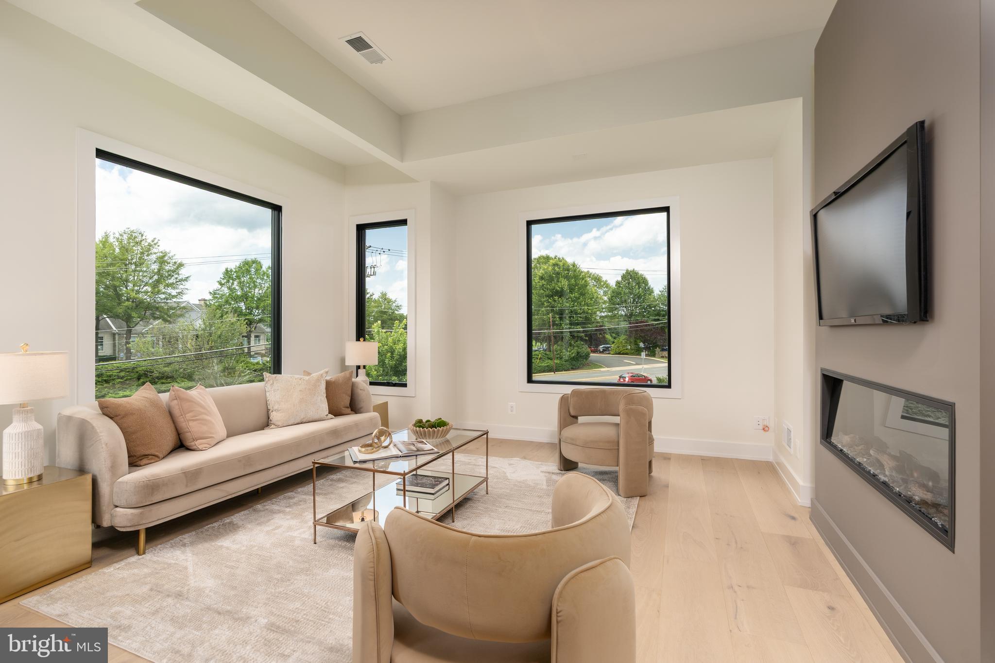 WESTBRIAR COUNTRY CLUB MANOR - Residential
