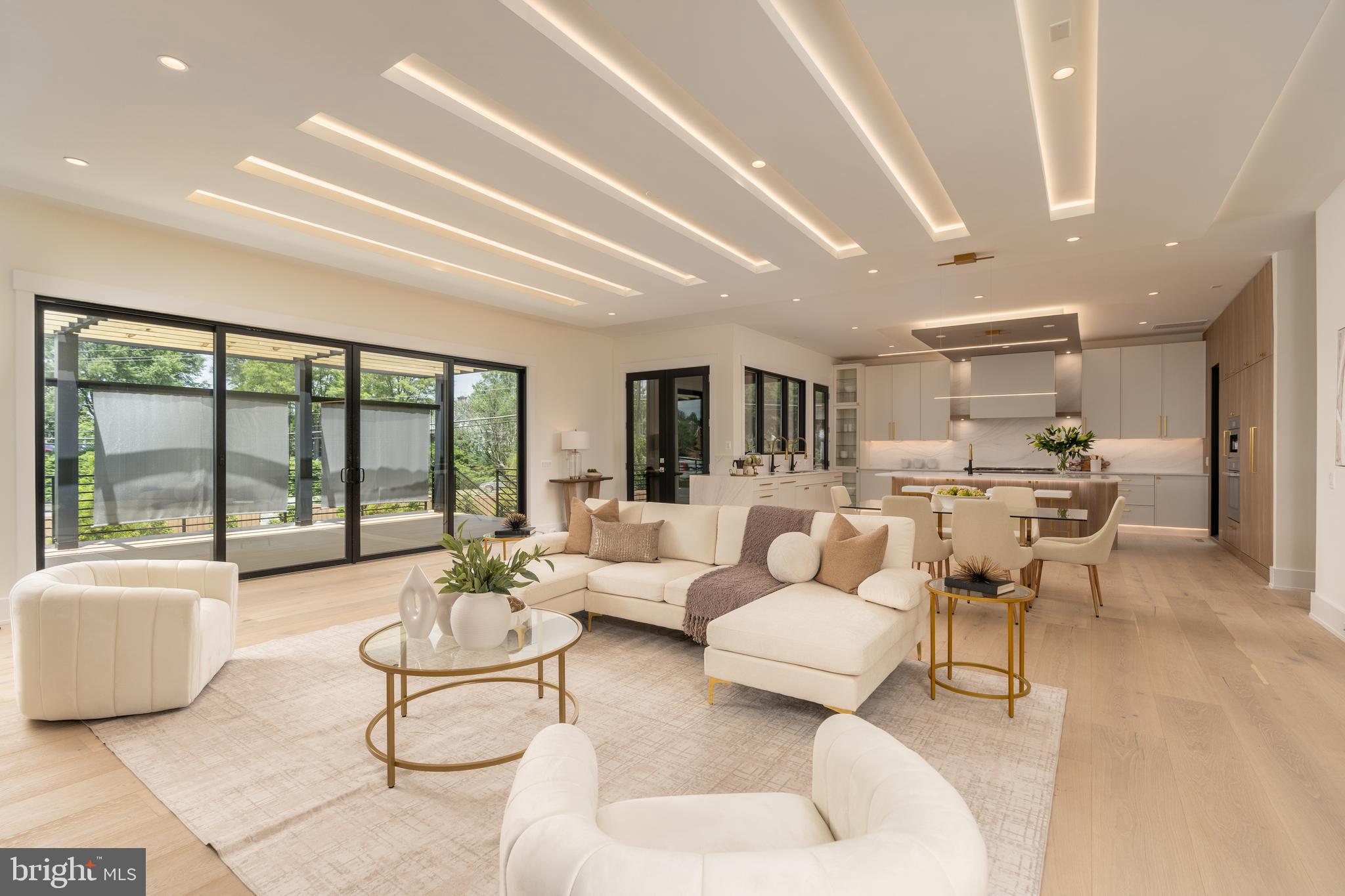 WESTBRIAR COUNTRY CLUB MANOR - Residential