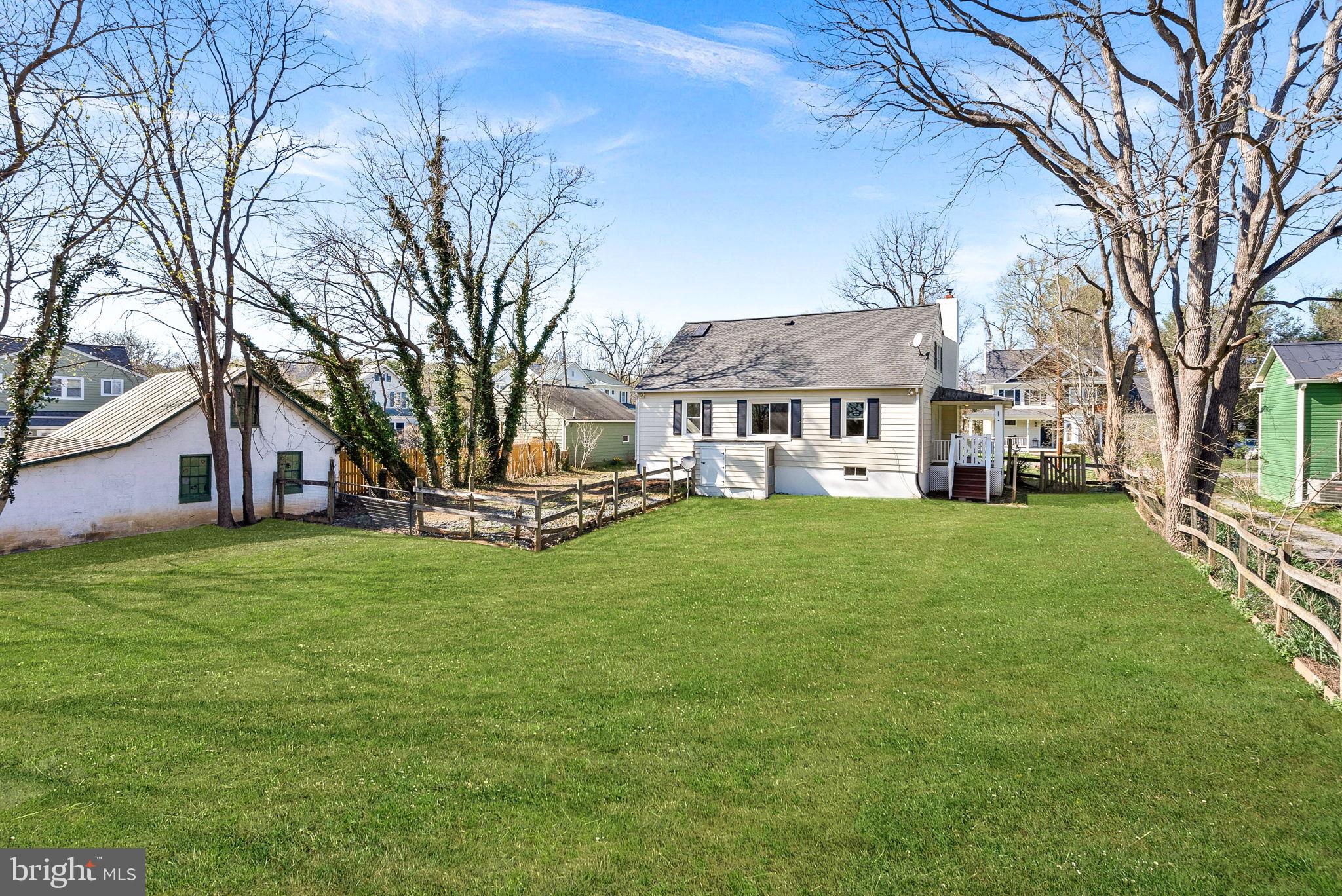 TOWN OF ROUND HILL - Residential