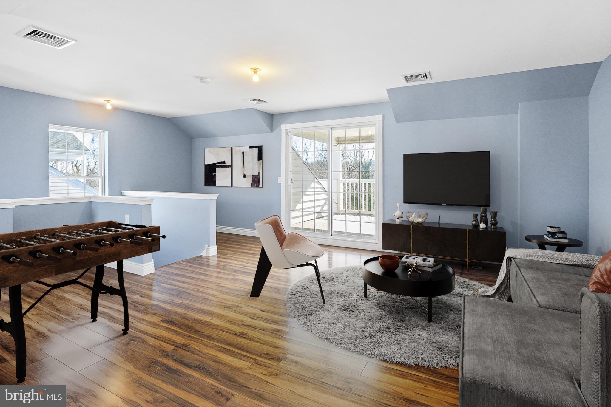 EAST FALLS - Residential
