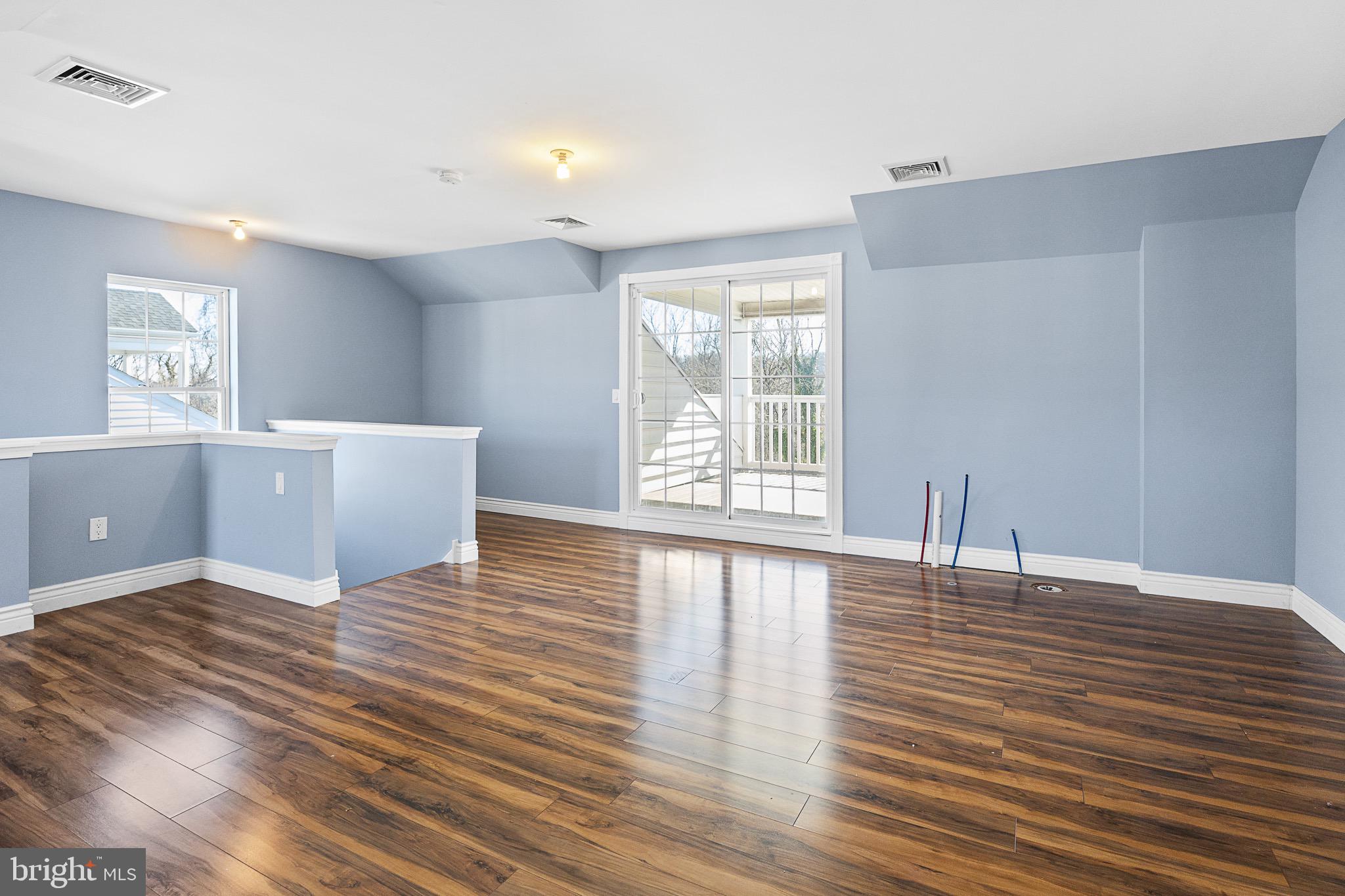 EAST FALLS - Residential