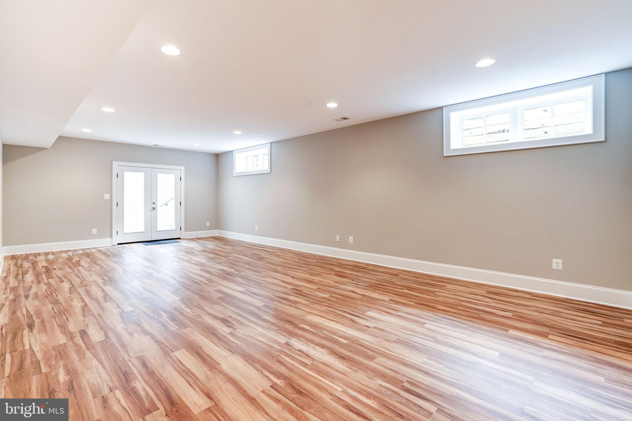 LEE HEIGHTS - Residential
