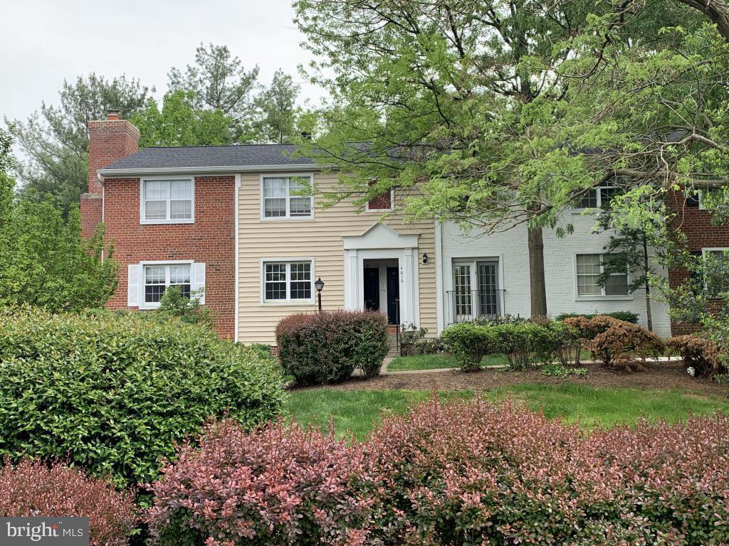 Excellent Unit! 2 Bedroom / 1 Full Bath End Unit Condo with a Bonus Fenced Backyard/Patio! - 3 Sides Windows! Engineered Flooring, Stainless Appliances, Washer/Dryer in unit! 1 Parking Pass but also lots of Parking Available on 28th Rd. Convenient Living Minutes to Shirlington, Washington DC, Pentagon, Major Roads, Shopping, and Restaurants! Move-in Ready! Available Now! No Smoking! Pets Case by Case with Pet Deposit and $25/month to the Condo Association! 12 Month Minimum Lease up to 24 Months. $250 Move-in Fee for Condo Association.